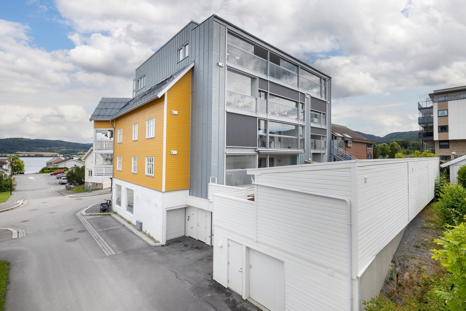 Bygget er oppført etter TEK10-standard, som sikrer god bygningsmessig kvalitet. Galleribilde