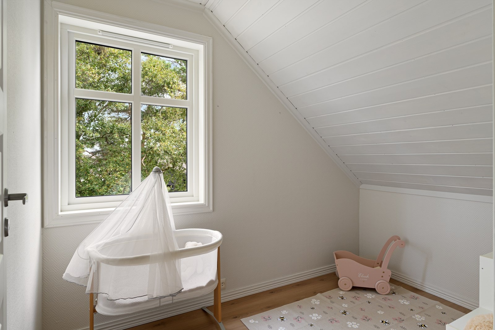 Soverom som passer godt som barnerom eller kontor. Galleribilde