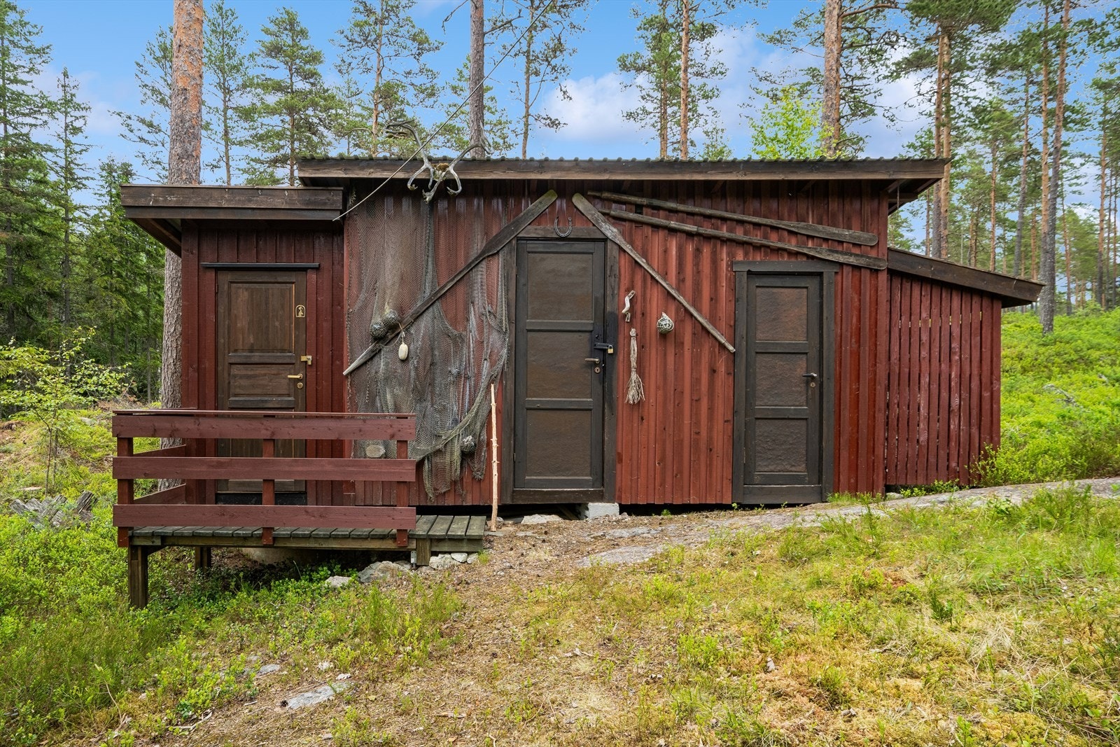 Uthus med utedo og 2 boder. Galleribilde