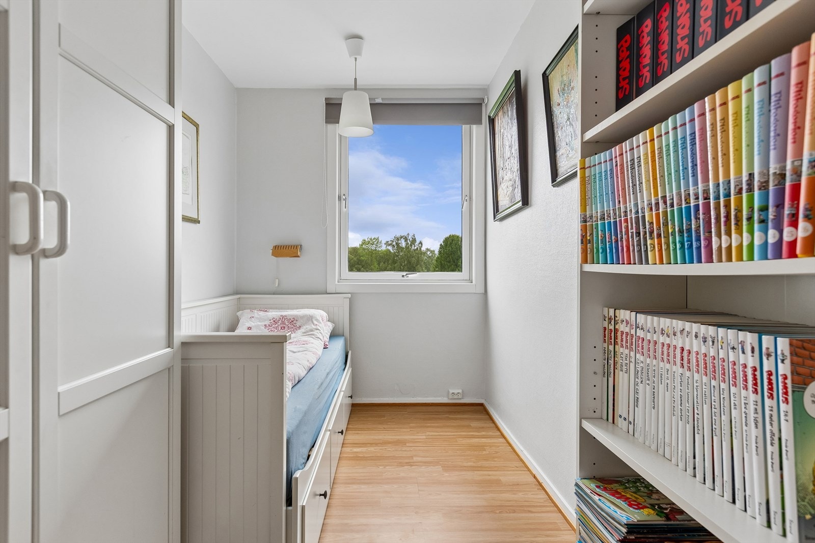 Soverom 2 på 7,7 m² passer perfekt som barnerom eller gjesterom. Galleribilde
