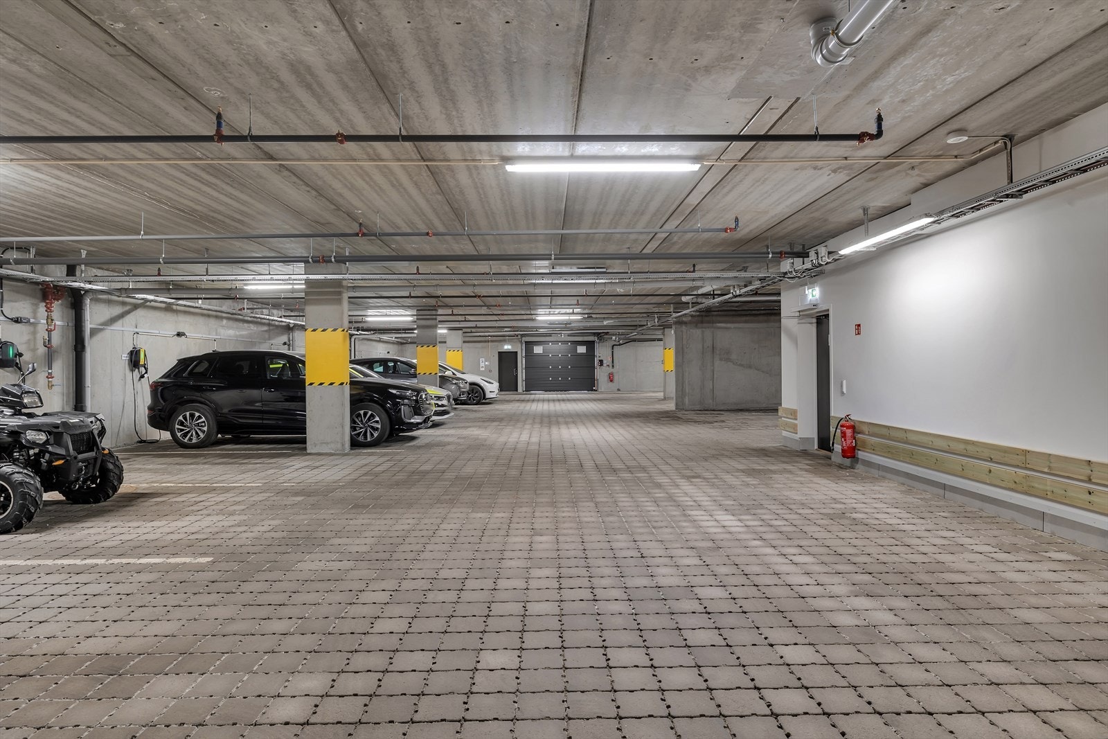 Fast garasjeplass Galleribilde