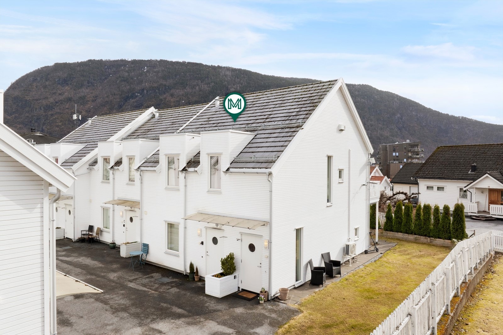 Eigen privat inngang fra bakkeplan Galleribilde