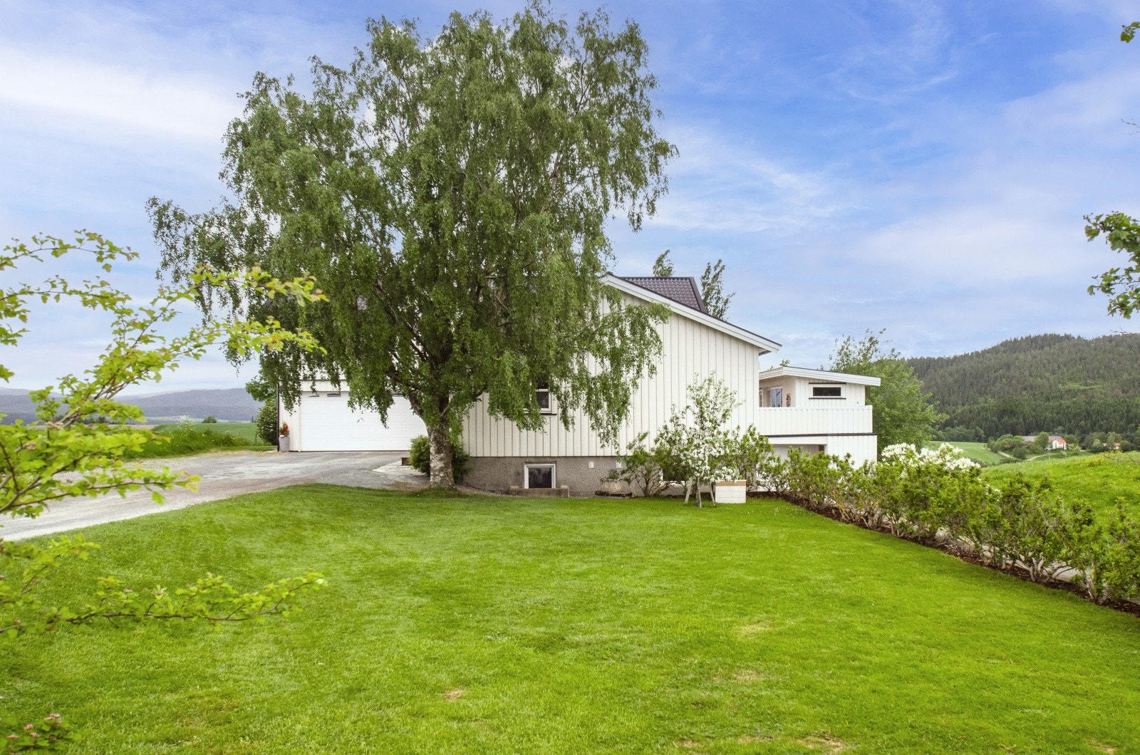 Eiendommen ligger i naturskjønne og rolige omgivelser. Galleribilde