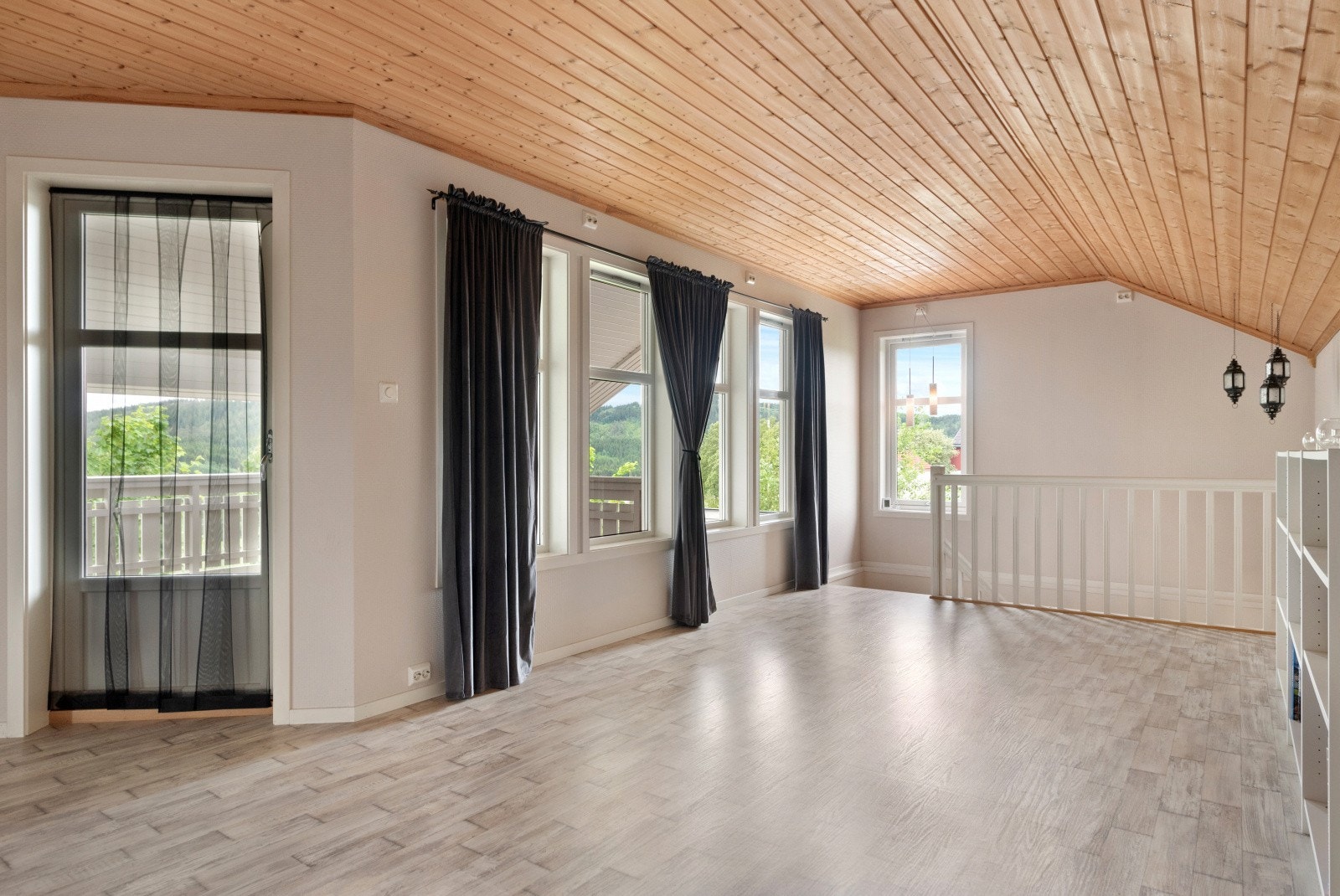 Loftet inneholder stue og 4 soverom. Galleribilde