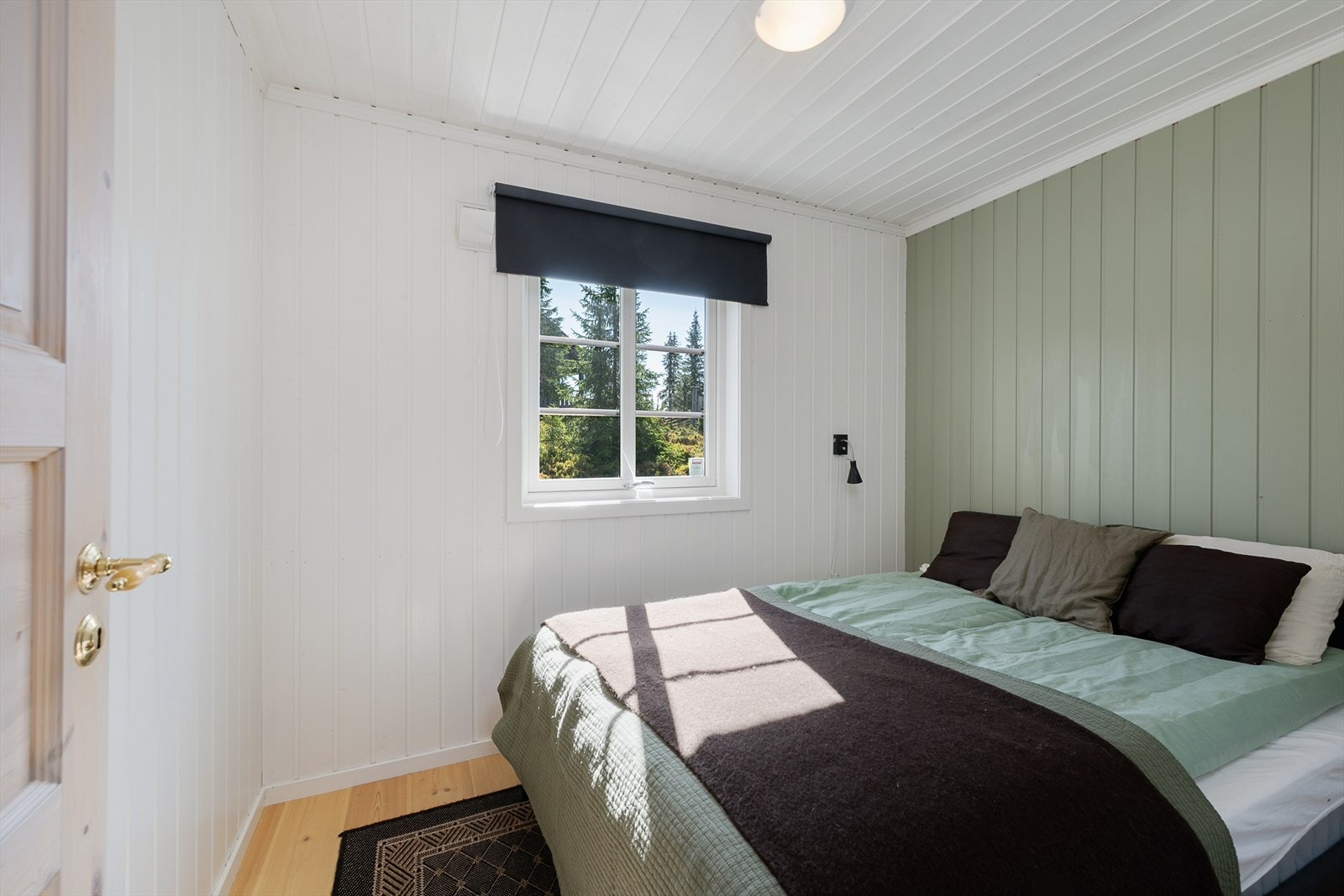 Lyst og innbydende med malte overflater. Galleribilde
