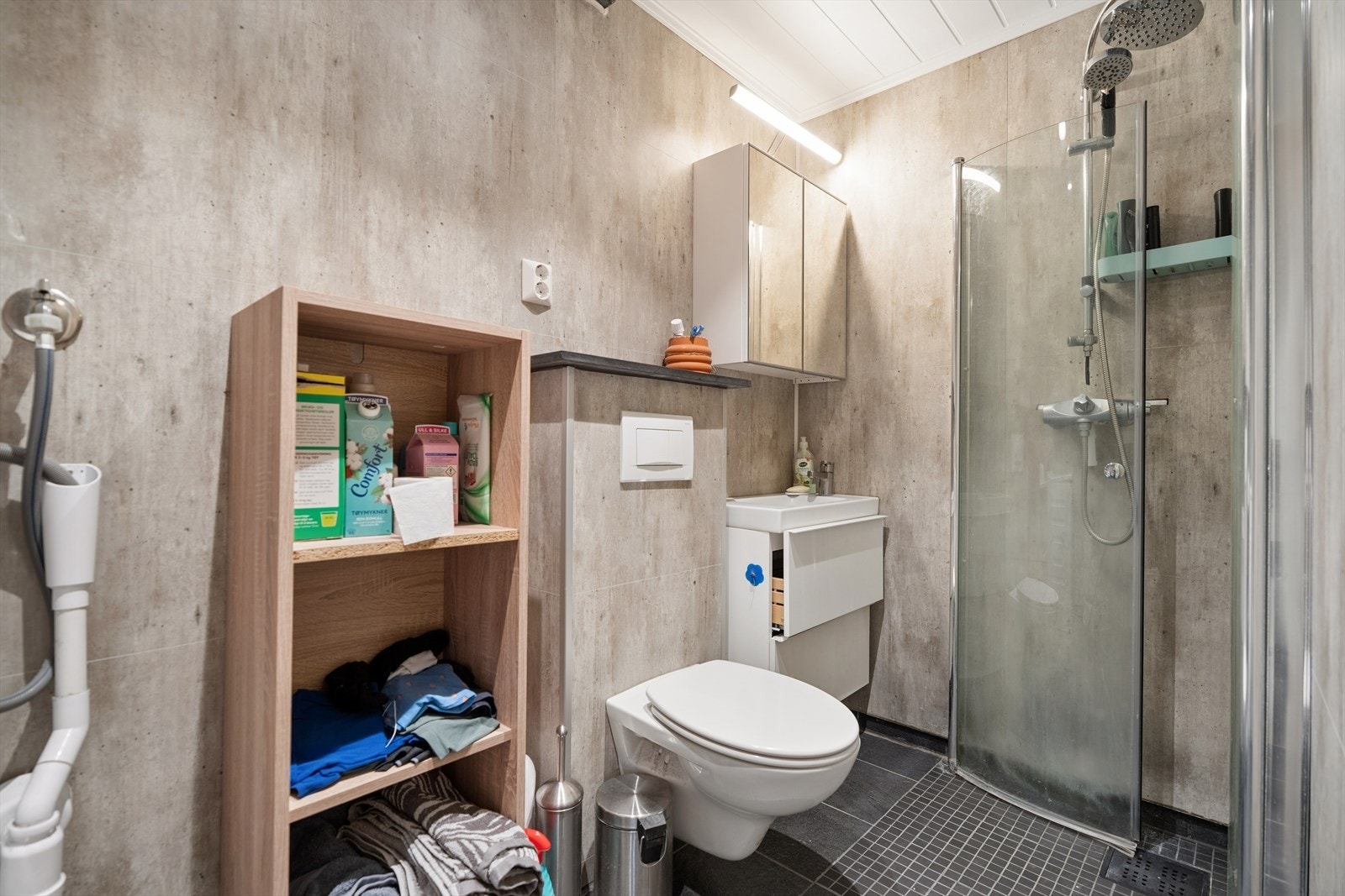 Badet i utleiedelen ble også oppgradert i 2018, med gulvvarme og våtromsplater. Galleribilde