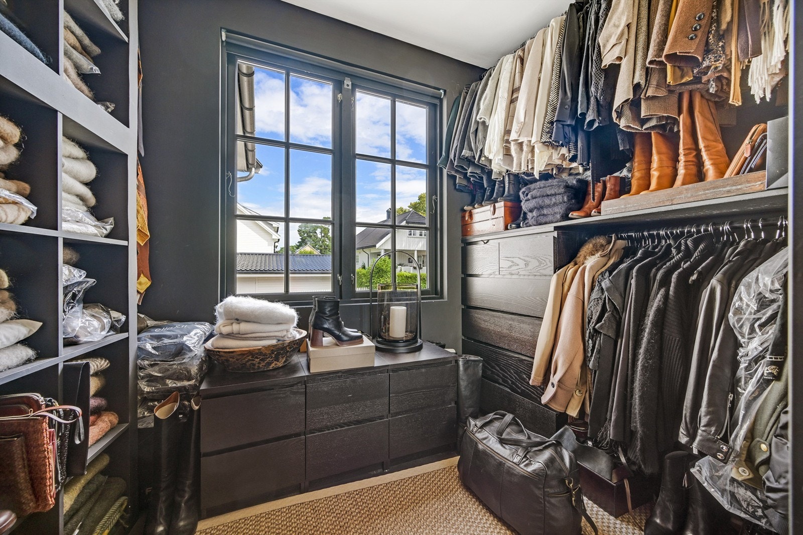 Walk-in closet Galleribilde