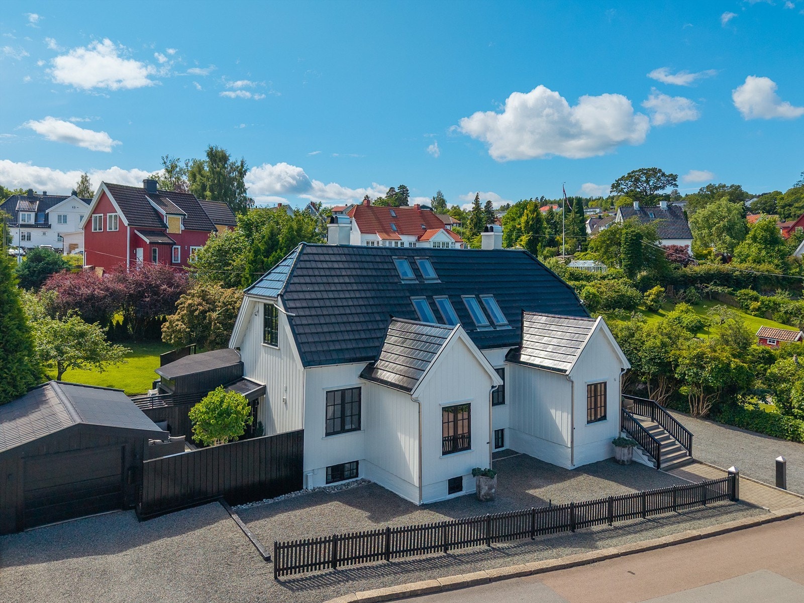 Fasade gårdsplass Galleribilde