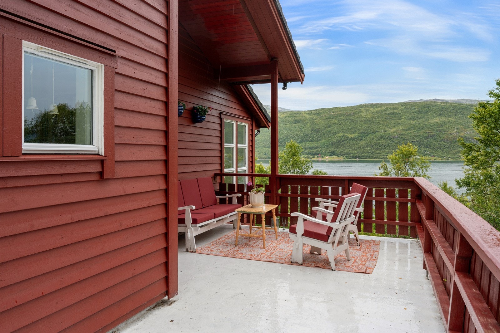 Boligen har over 100 kvm med terrasse!