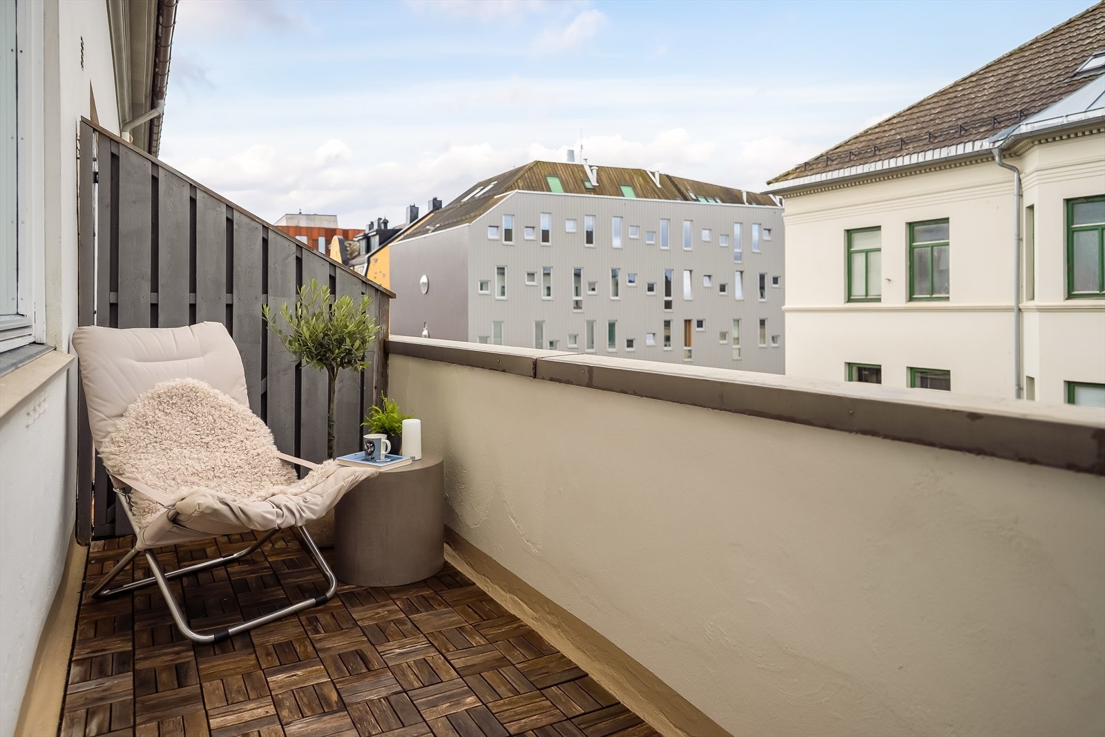 Fra stuen er utgang til en koselig balkong på gode 5 m². Galleribilde