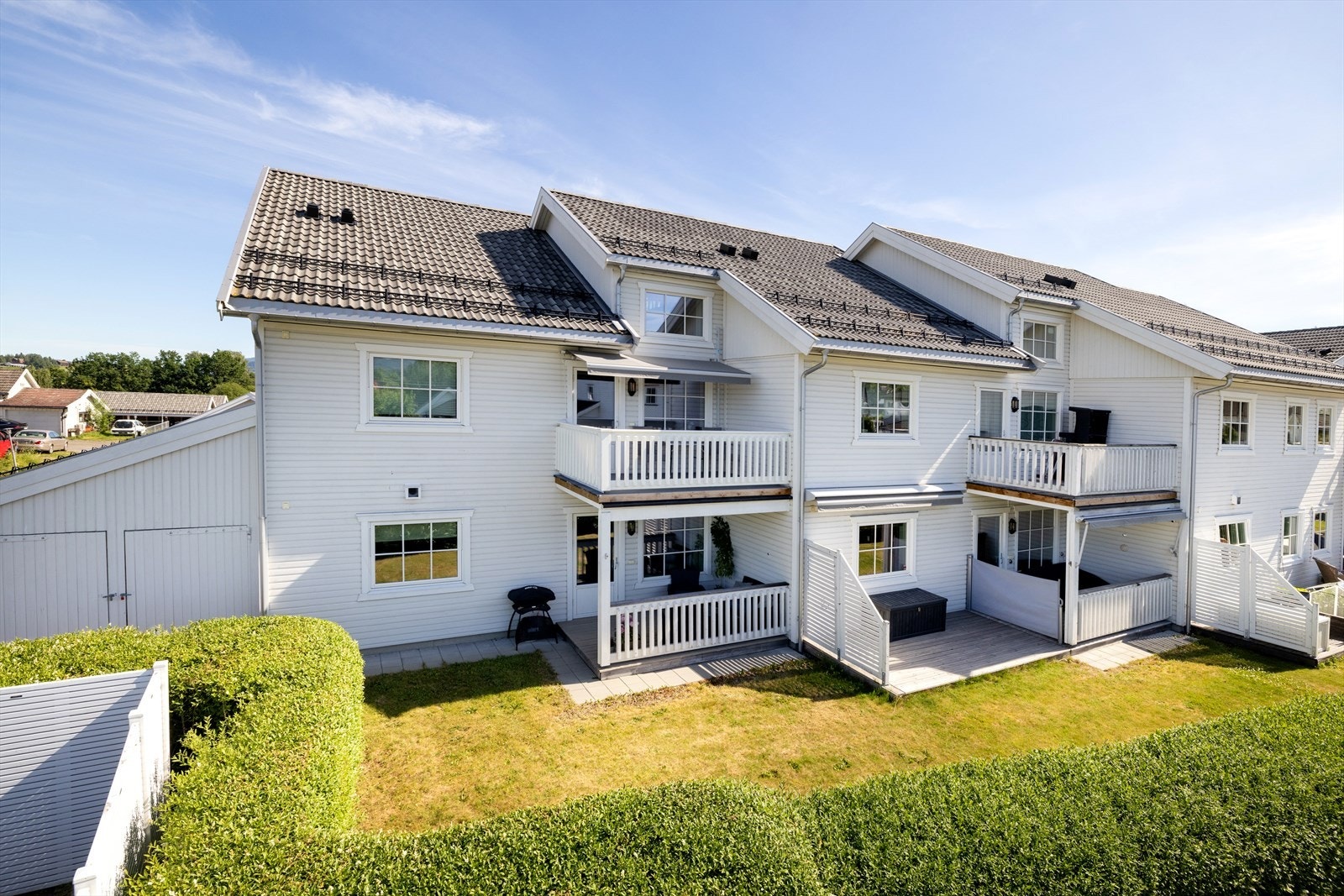 Eiendommen har en god beliggenhet i et barnevennlig og nyere boligområde. Galleribilde