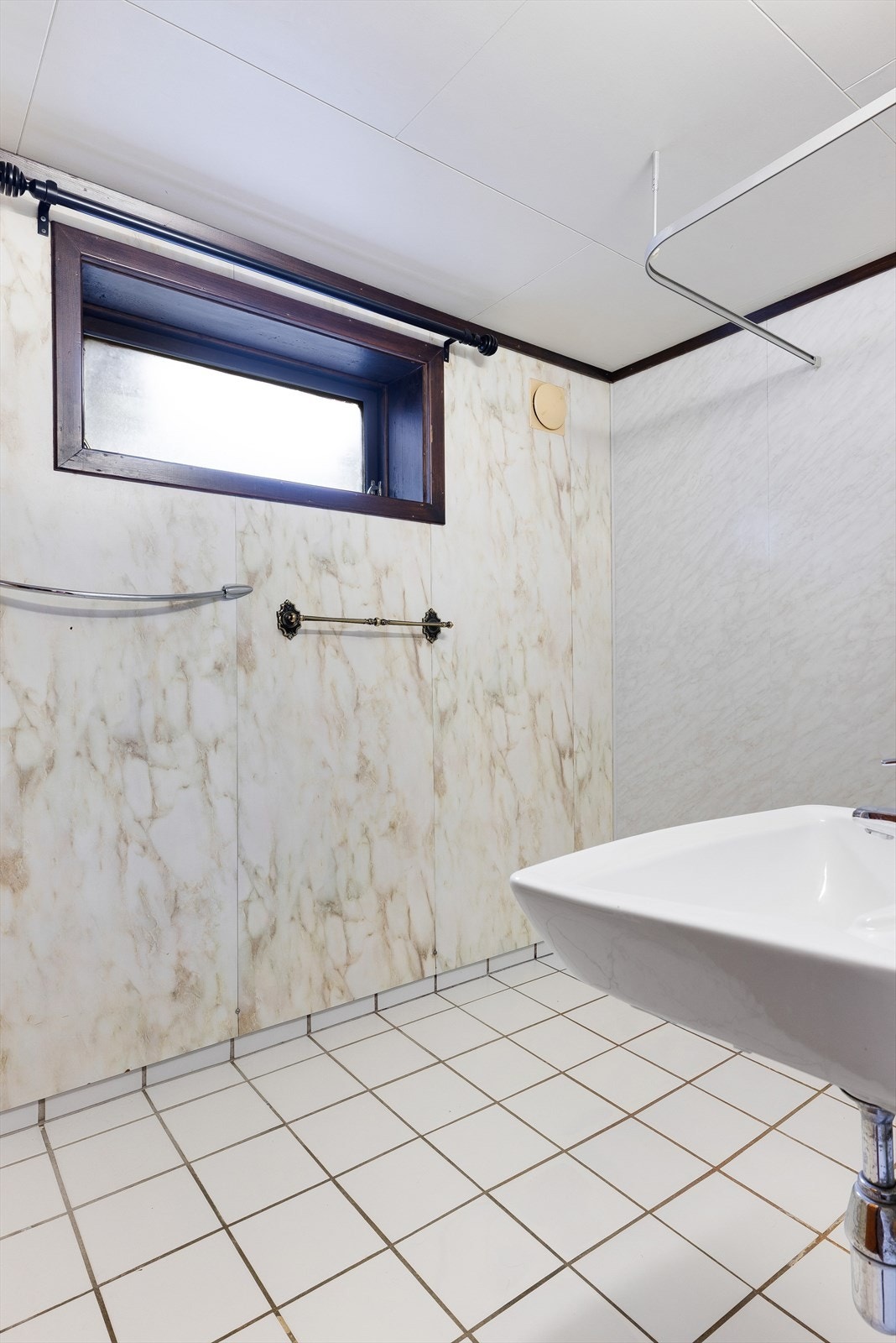 Badet i kjelleren - inntegnet som vaskerom Galleribilde