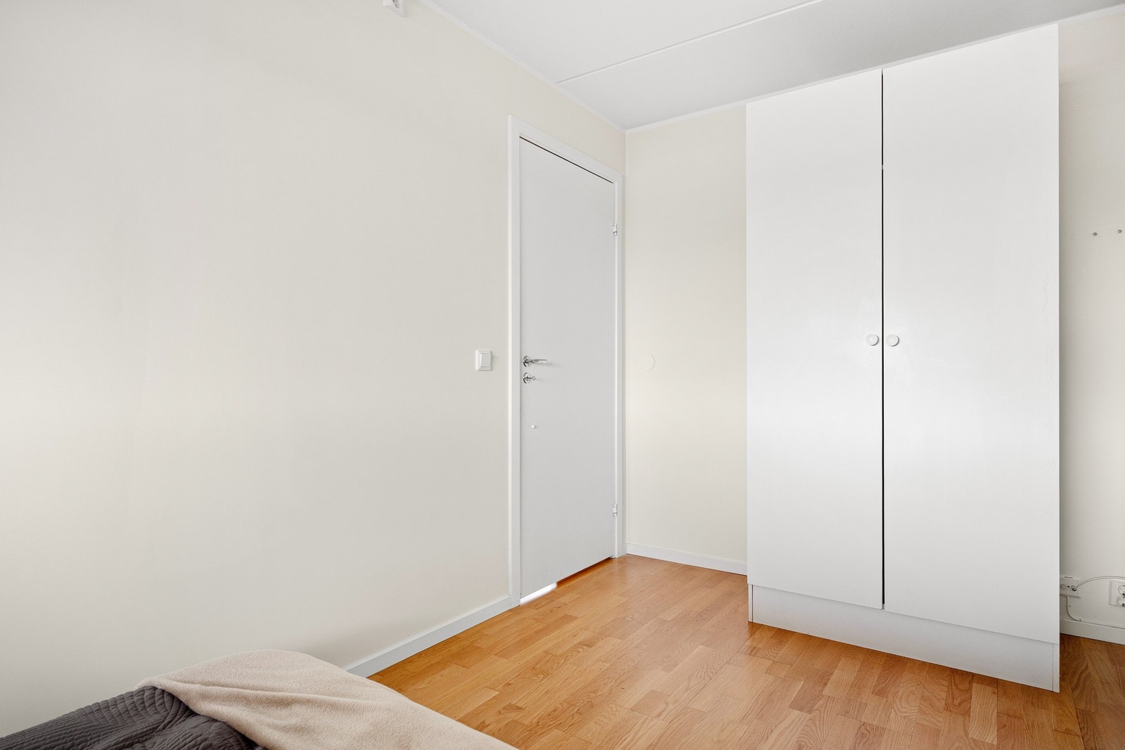 Garderobeskap på soverom 2. Galleribilde
