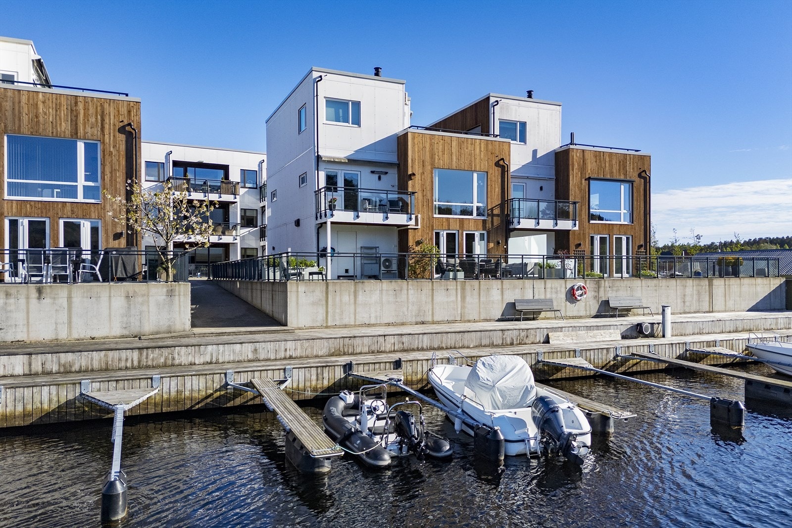 Moderne bolig med maritim beliggenhet. Galleribilde