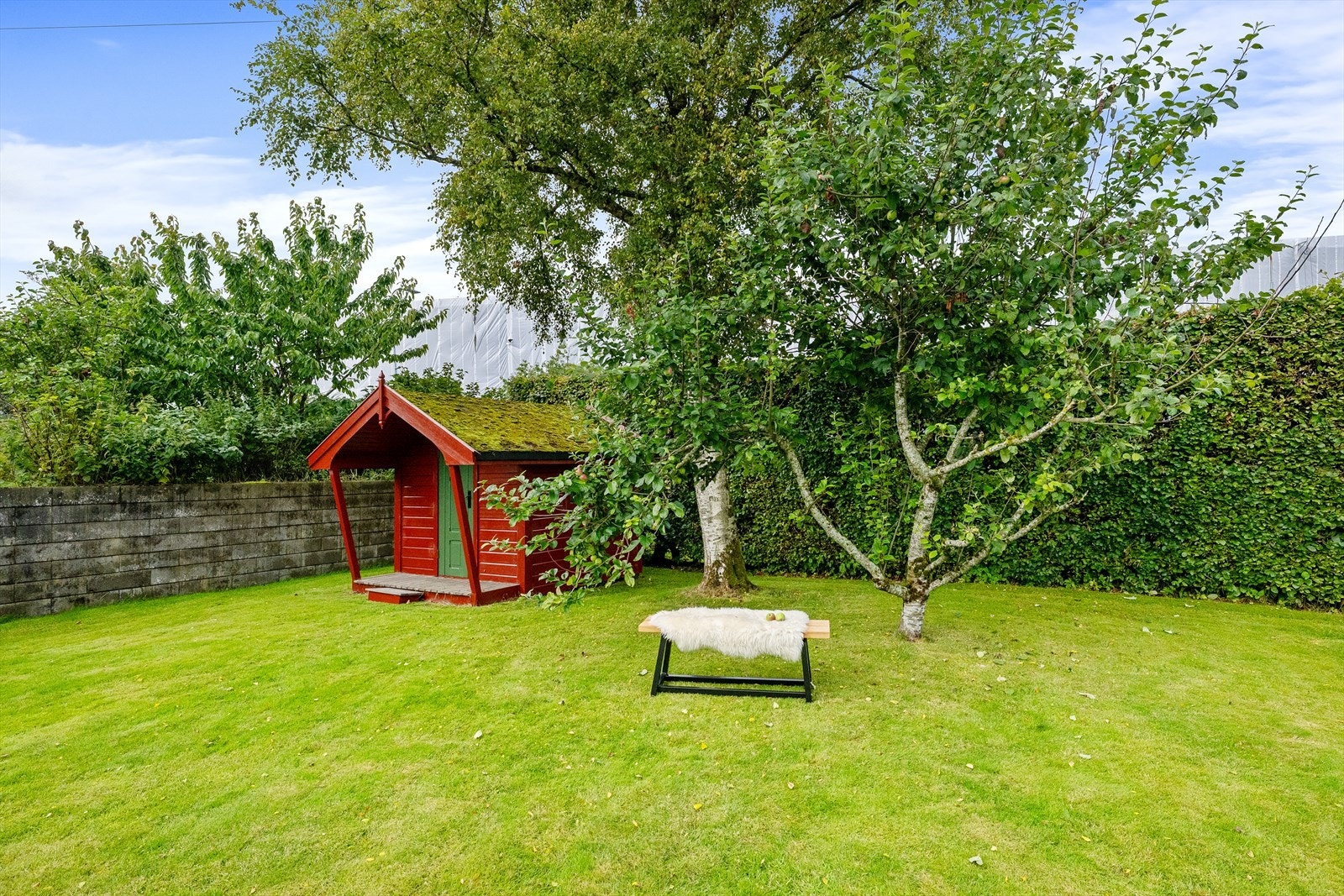 Hagen byr på god plass for lek og utendørsaktiviteter. Galleribilde