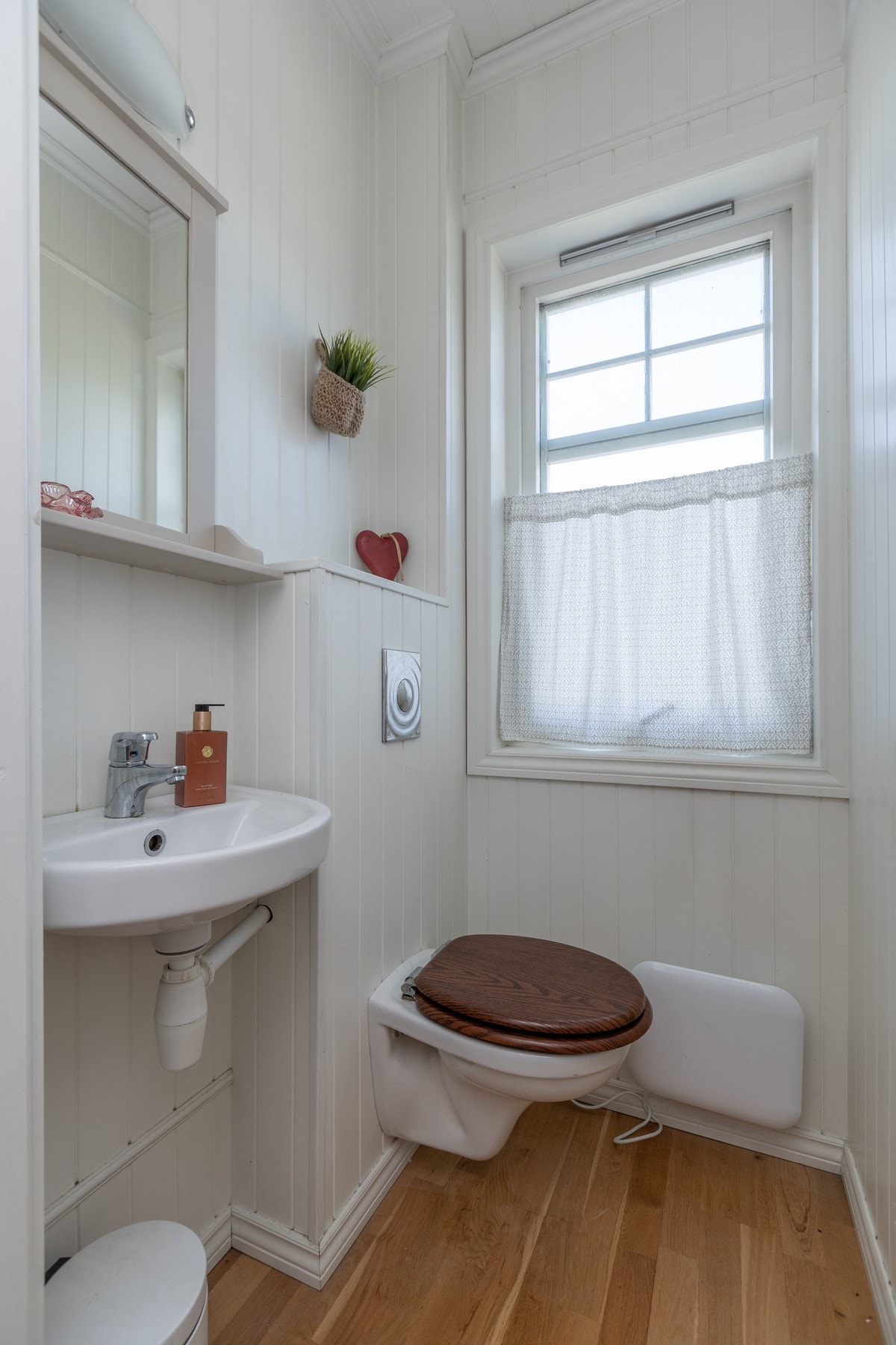 Det er separat WC både i 1.og 2. etasje Galleribilde