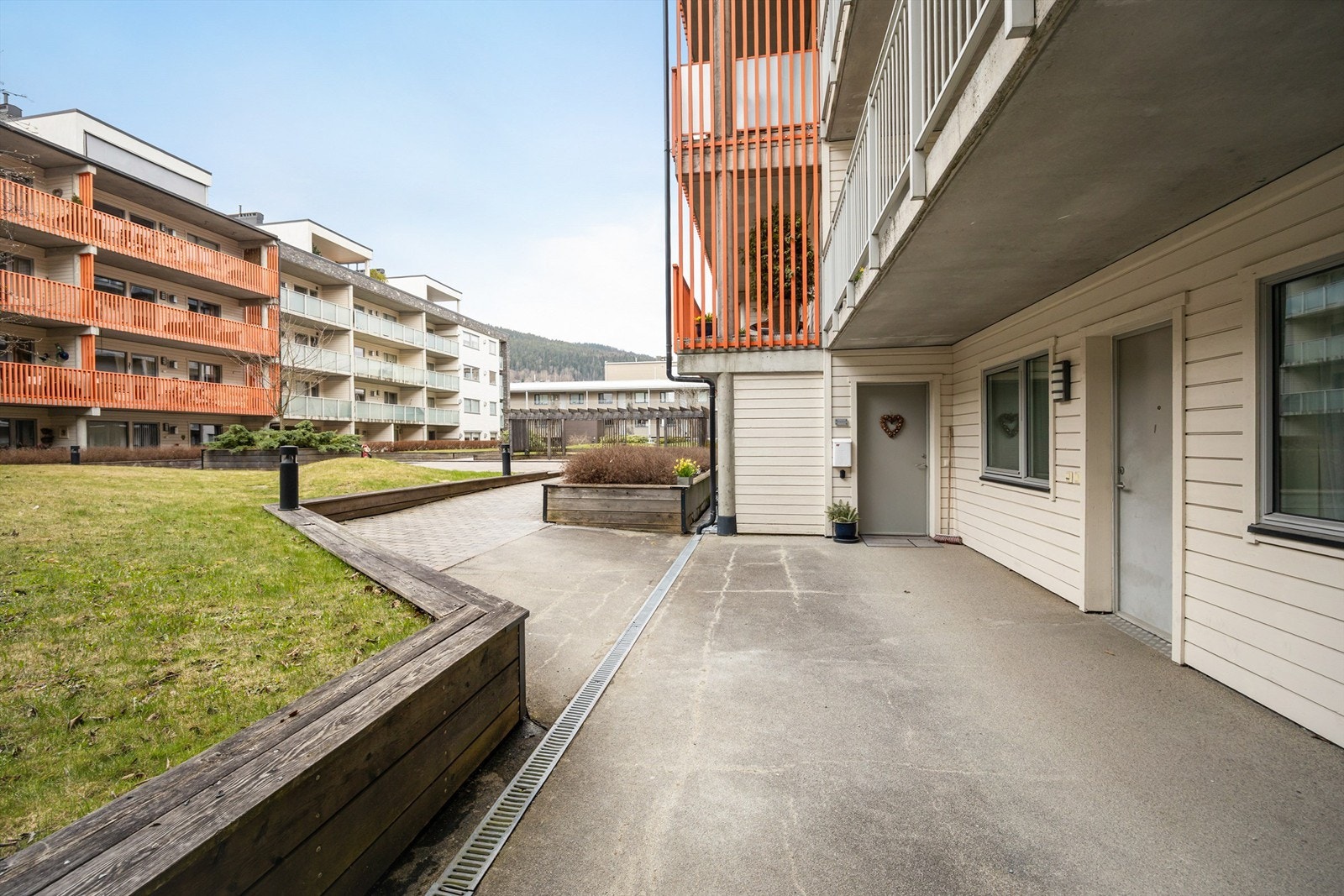 Fra sameiets fellesareal er det adkomst til felles utvendig inngangsparti i 1. etasje Galleribilde