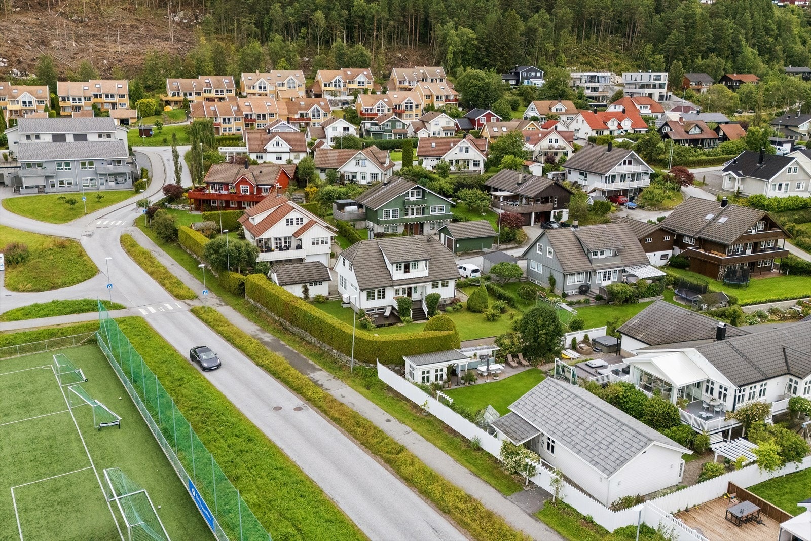 Området byr dessuten på gode muligheter for en aktiv fritid. Marka og flotte turområder starter like bak bebyggelsen. Her finnes gode muligheter for både gåturer, jogging og friluftsliv året rundt. Galleribilde