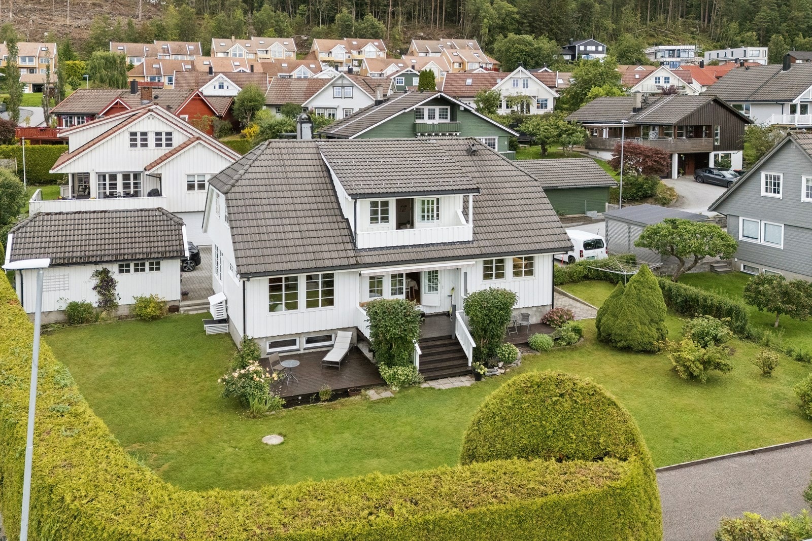 Området er kjent for sine rolige, trygge og barnevennlige omgivelser, med en boligbebyggelse som i hovedsak består av eneboliger og småhus. Galleribilde