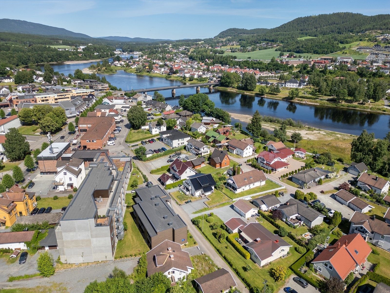 Langs Drammenselva går det en fin gang- og sykkelsti mot Mjøndalen og Drammen. Galleribilde