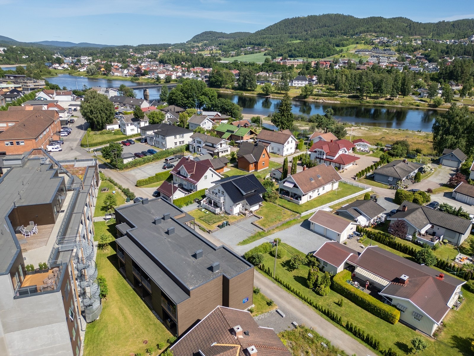 Utsikt over Hokksund og de omkringliggende områdene. Galleribilde