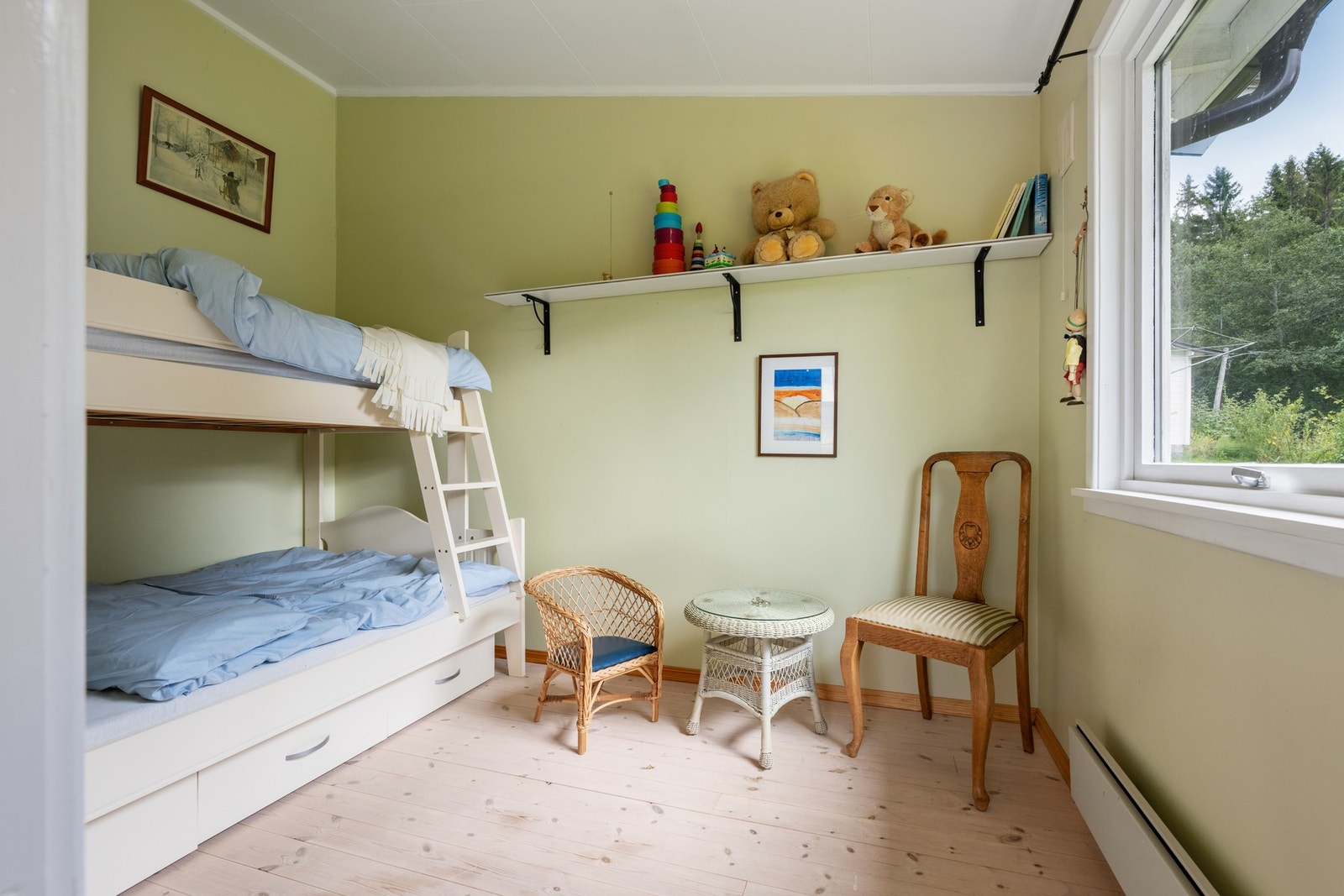 Rommene gir gode muligheter for tilpasning etter behov, enten som soverom, barnerom, gjesterom eller hjemmekontor. Galleribilde