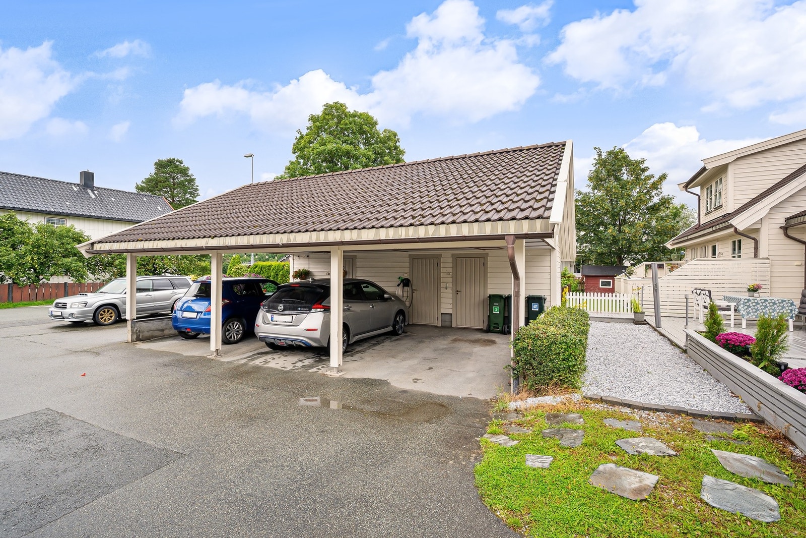 parkering i egen carport. Galleribilde