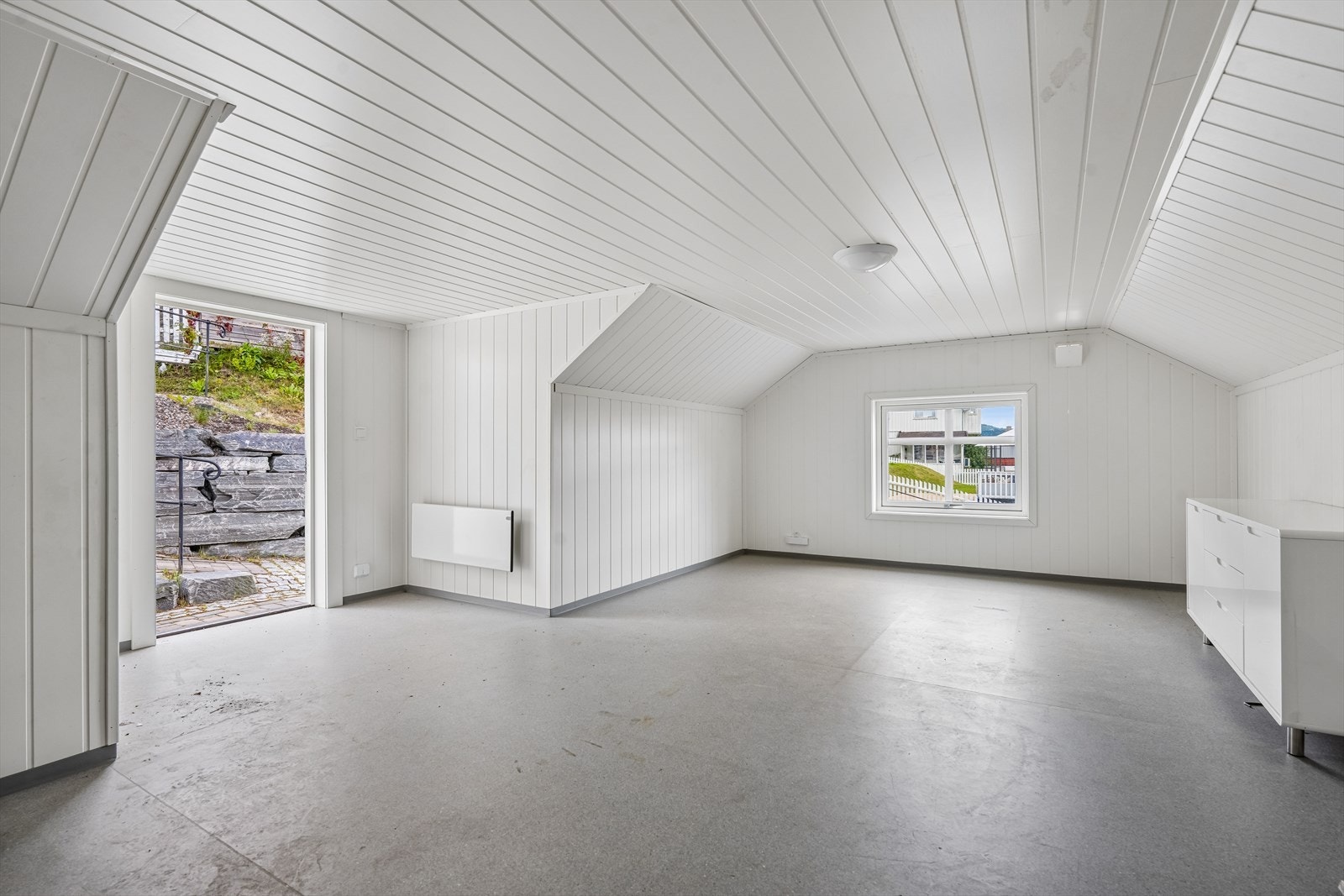 Innredet loft over garasjen. Galleribilde