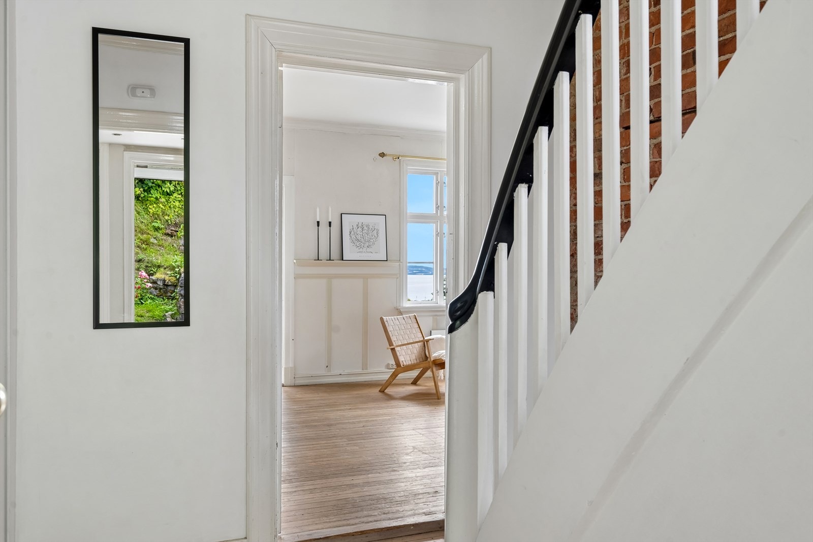 Gang med skyvedørsgarderobe. Galleribilde