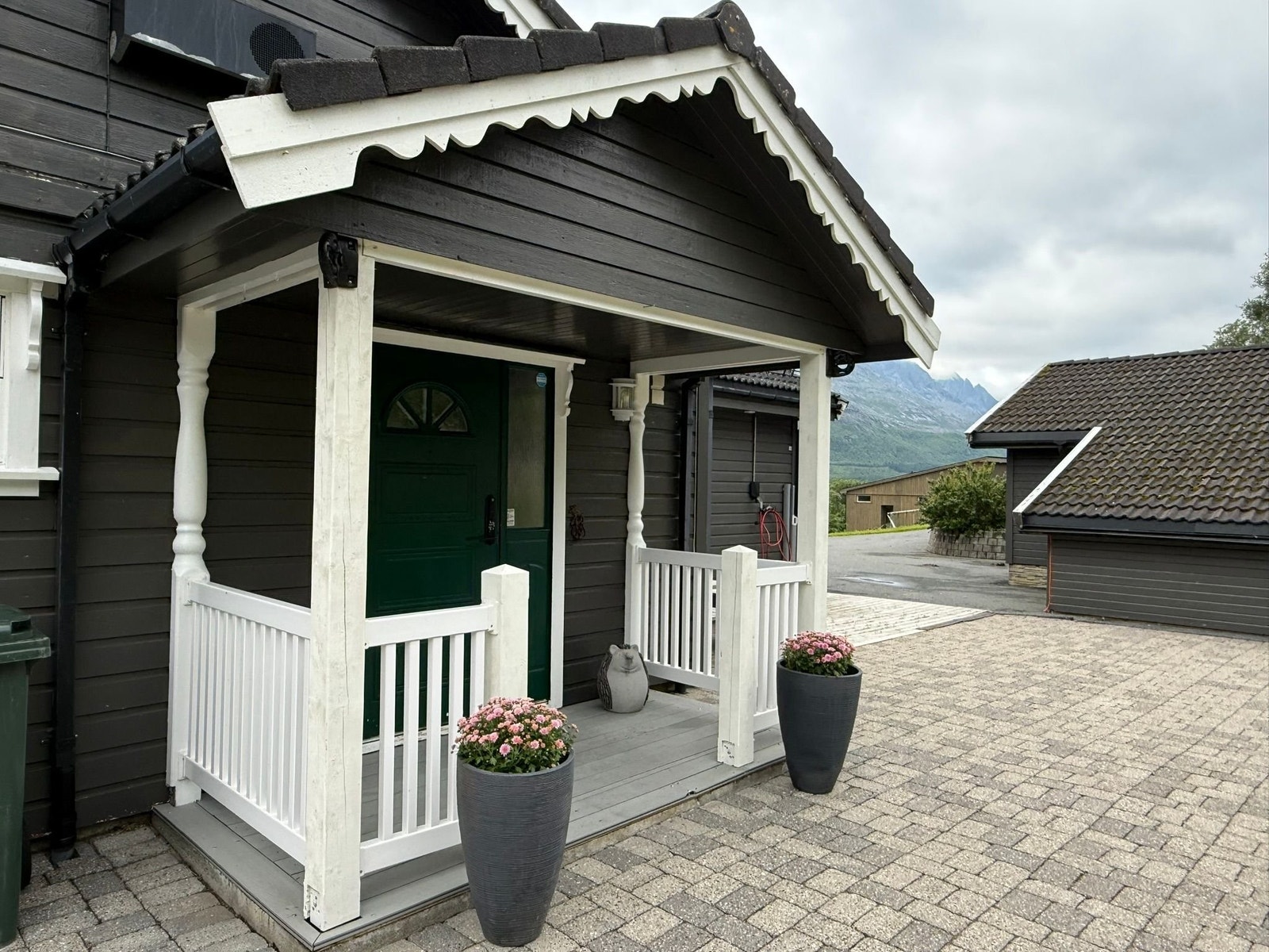 Inngangsparti. Galleribilde