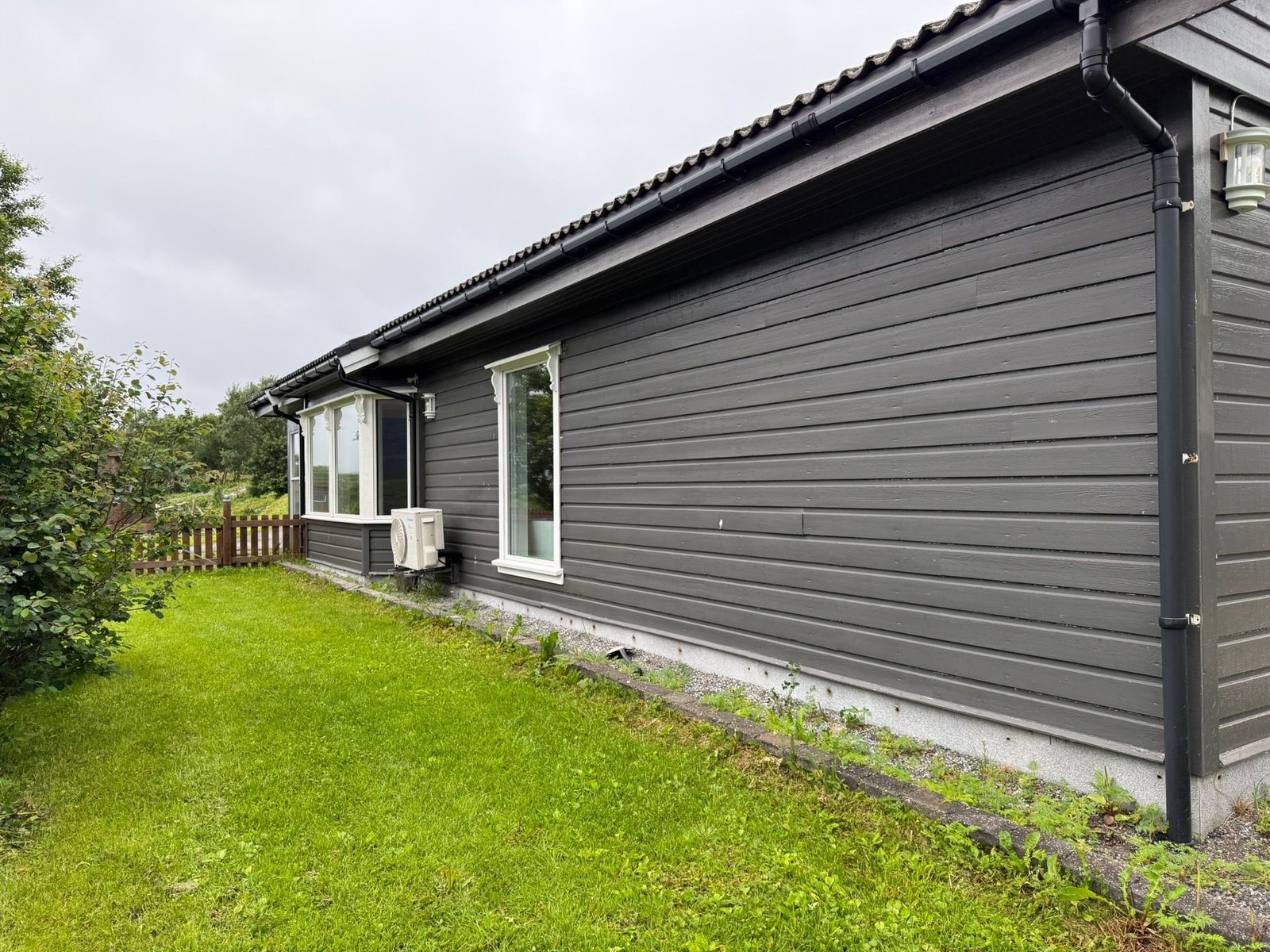 Utvendig mot Syv søstre og fjorden. Galleribilde