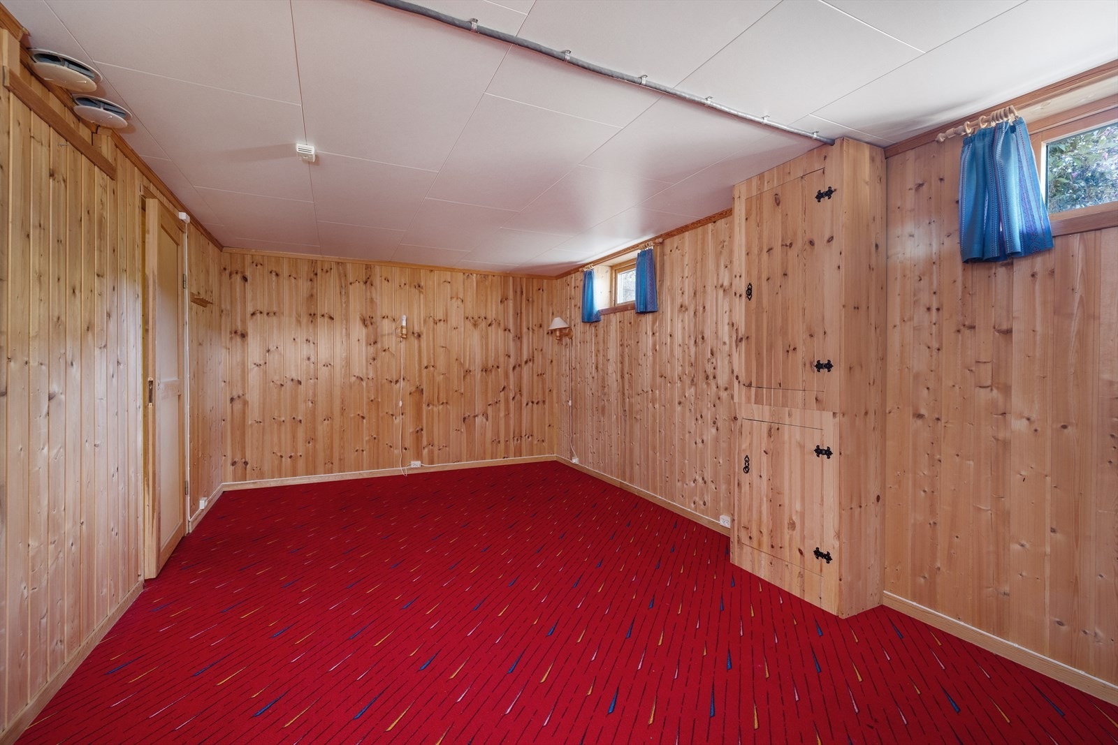 Kjelleren har flere innredede rom. Bruksendring for disse vil være søknadspliktig. Galleribilde