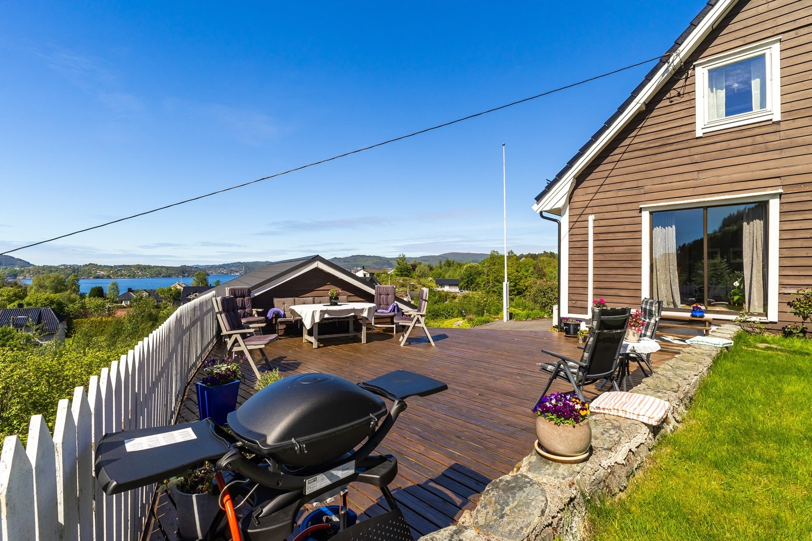 Stor solrik terrasse på hele 40 kvm. Galleribilde
