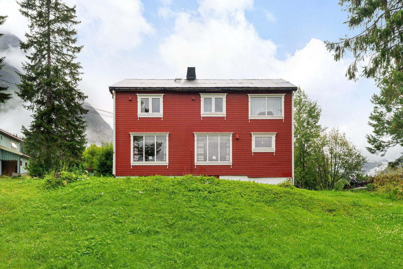 Her ligger alt til rette for deg som ønsker å skape en frodig hage med blomster, bær eller grønnsaker.