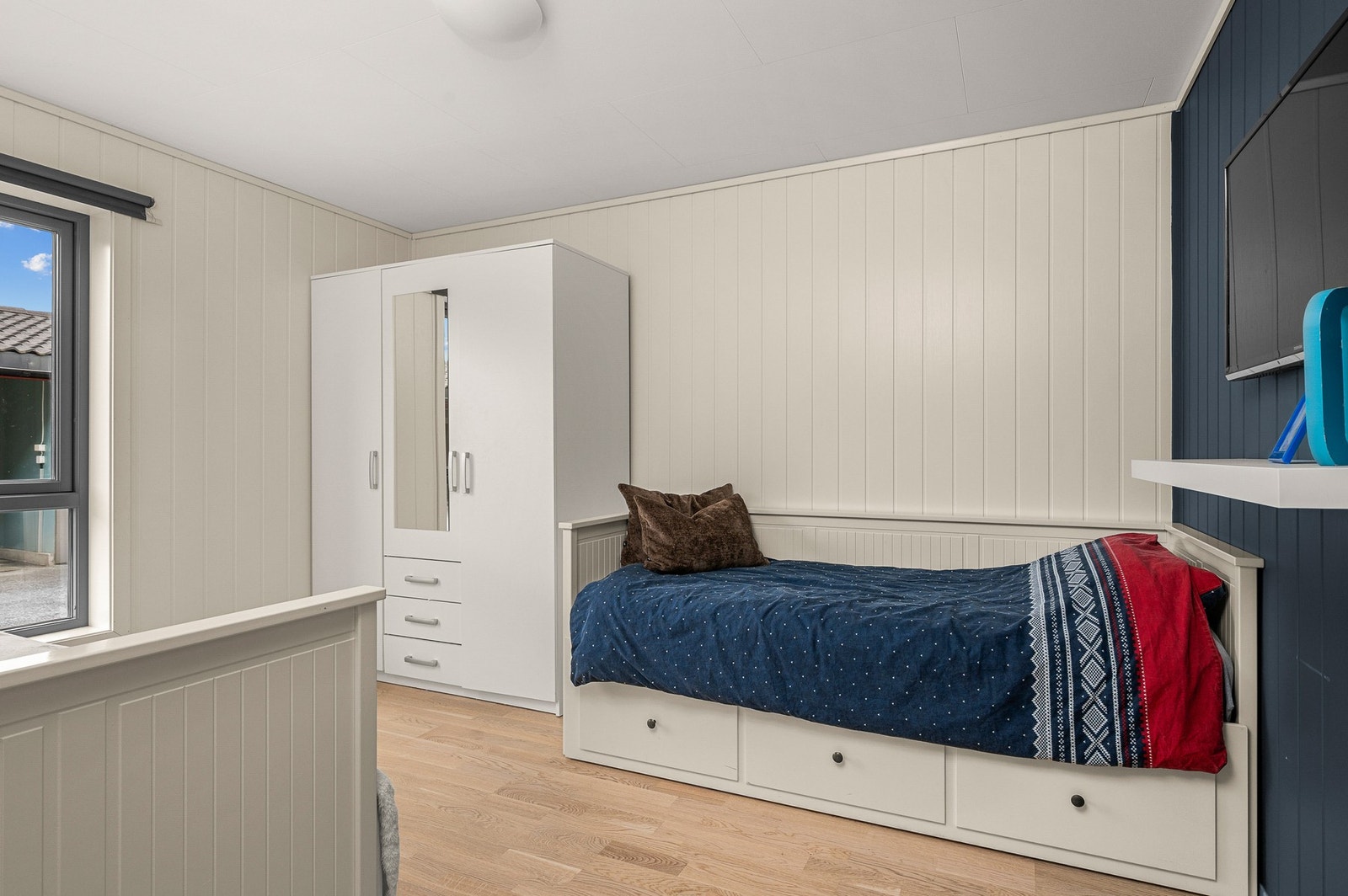 Her er det godt med plass til ønsket møblement som seng, skap og skrivebord. Galleribilde