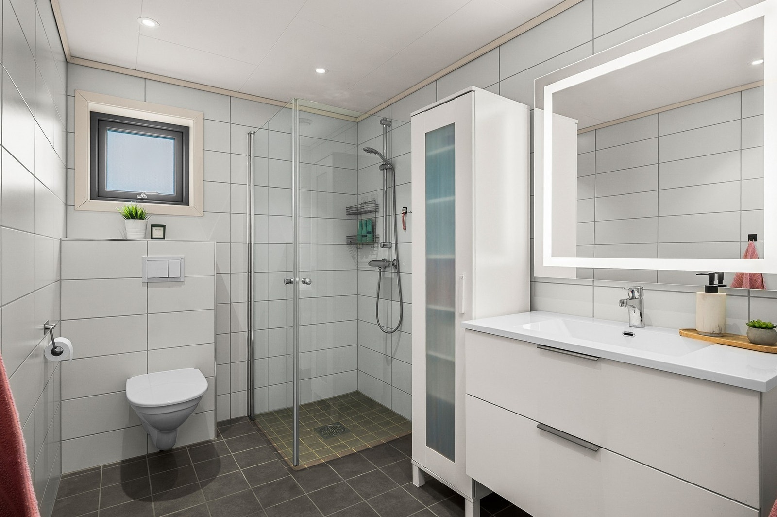 Badet måler 5,4 kvm. og har fått TG0/TG1 fra takstmann. Galleribilde
