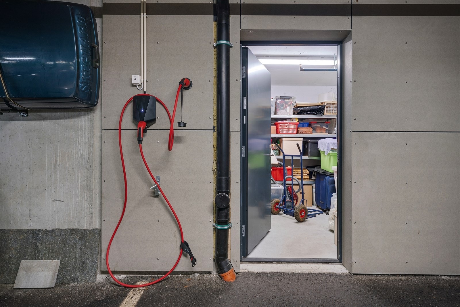 - Ekstern bod på 6,3 m² rett ved parkeringsplassene - Galleribilde