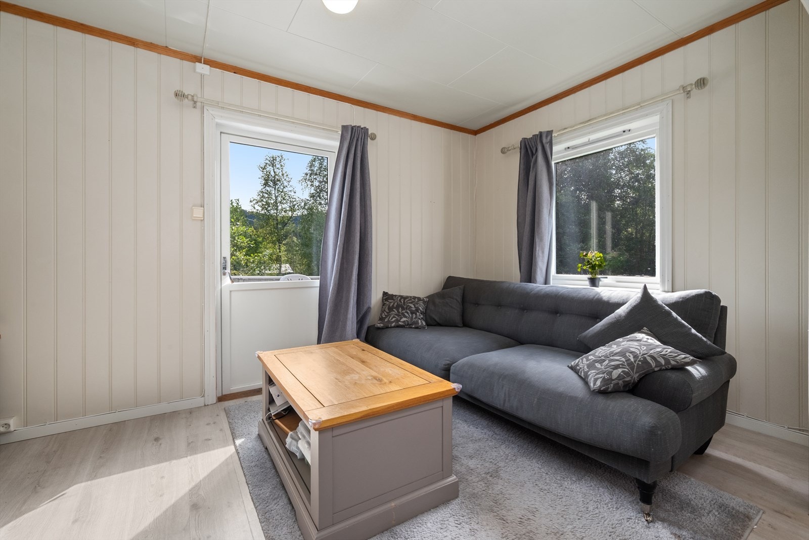 Fra stuen er det utgang til romslig terrasse med gode solforhold. Galleribilde