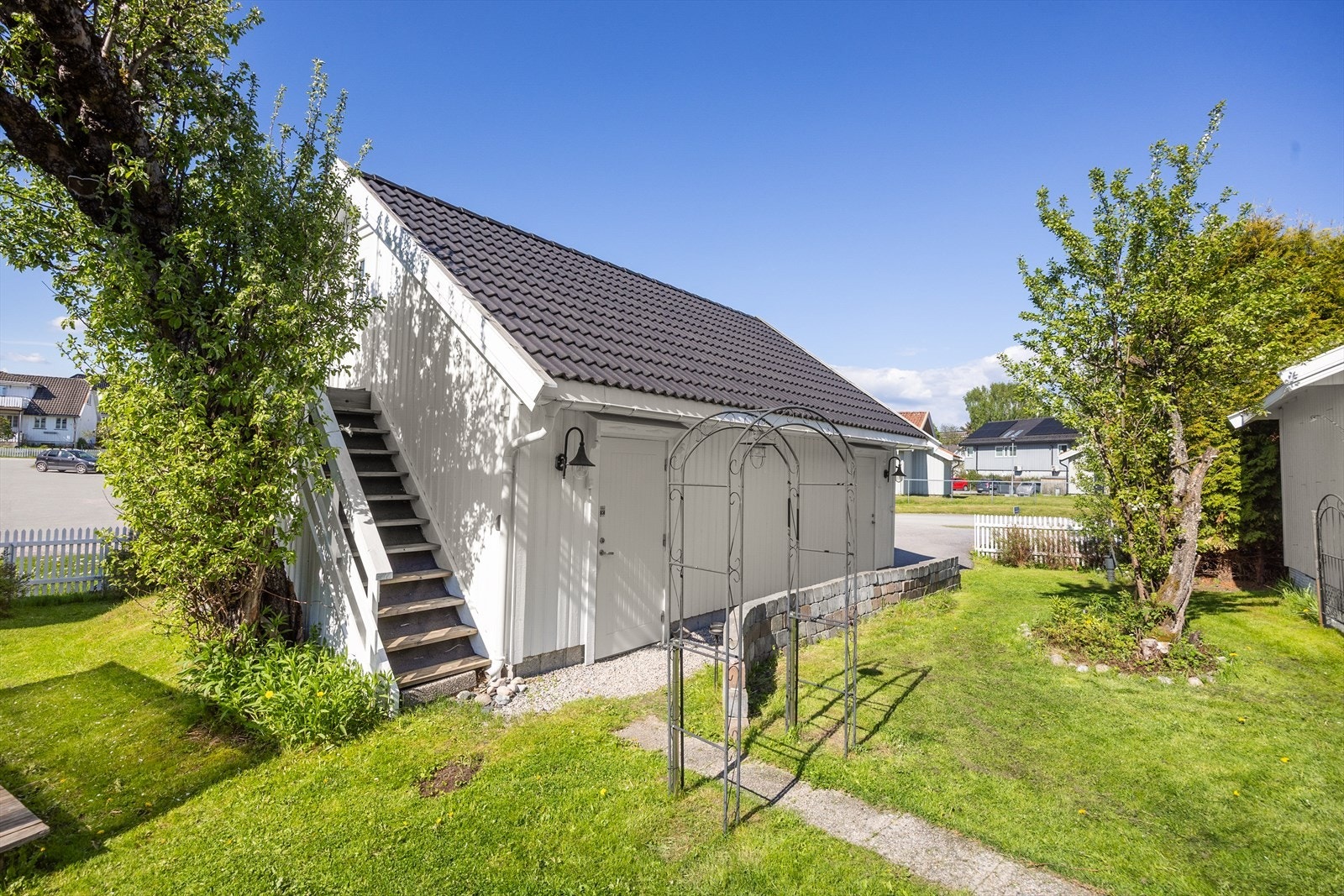 Lettvinn utvendig adkomst opp til garasjens loftetasje. Galleribilde