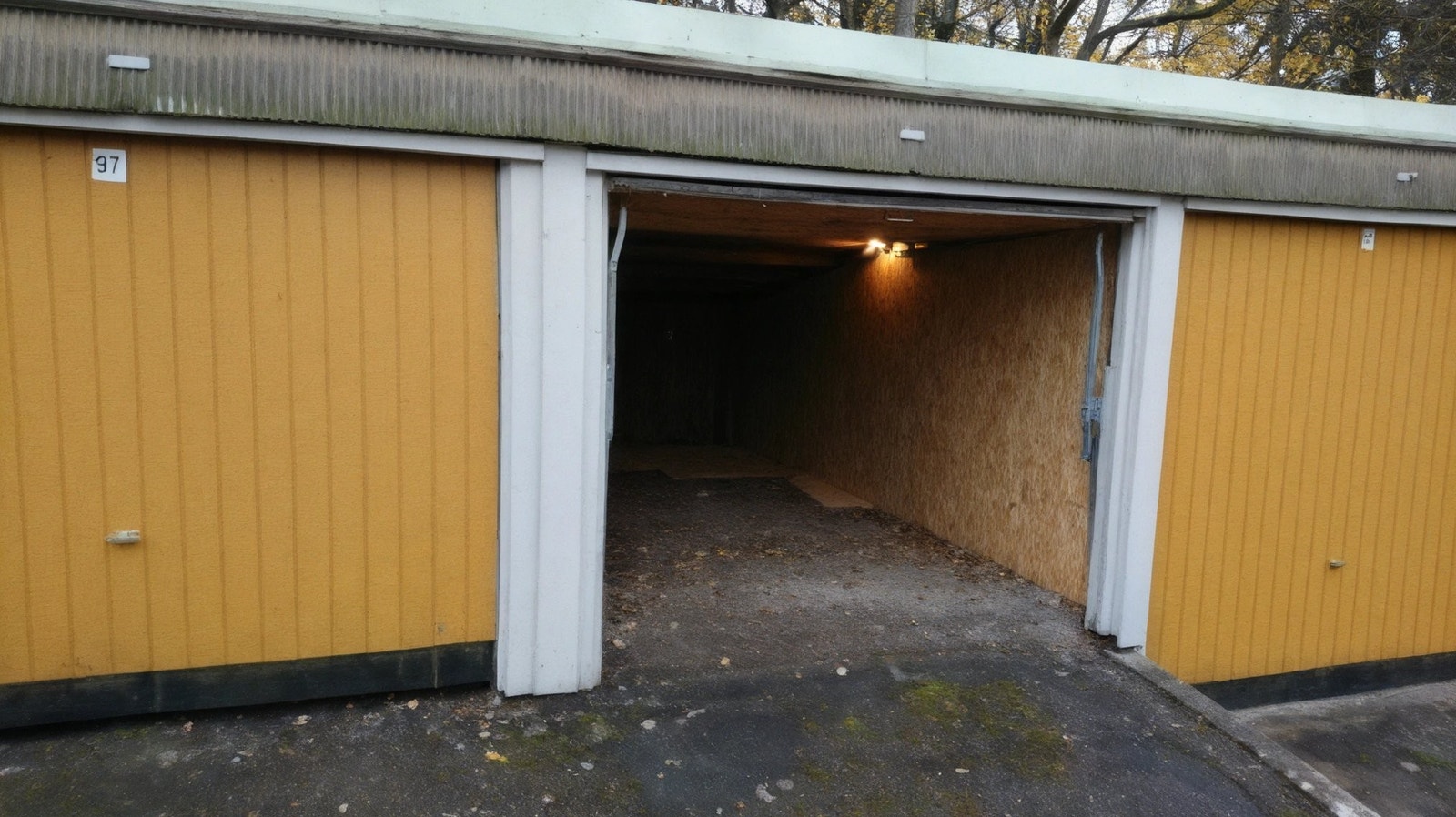 Praktisk garasje som medfølger. Mulighet for å sette opp el-lader Galleribilde