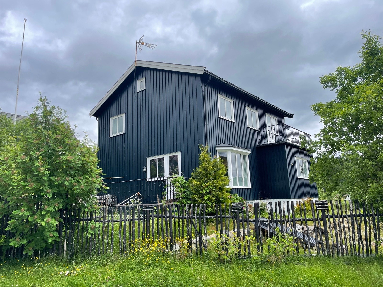 Formofoss - Enebolig med 4 soverom. Bruksrett til 2 garasjer Galleribilde