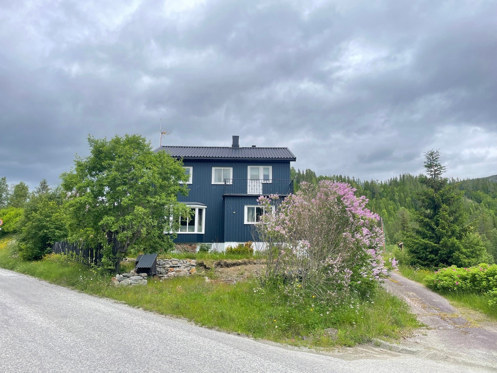 Formofoss - Enebolig med 4 soverom. Bruksrett til 2 garasjer Galleribilde