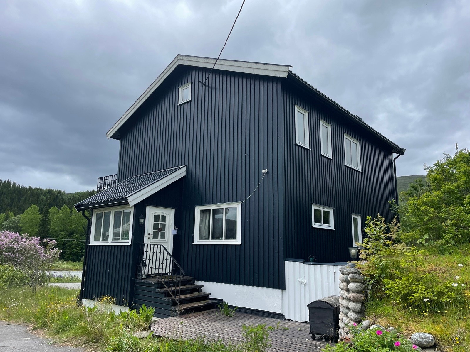 Formofoss - Enebolig med 4 soverom. Bruksrett til 2 garasjer Galleribilde