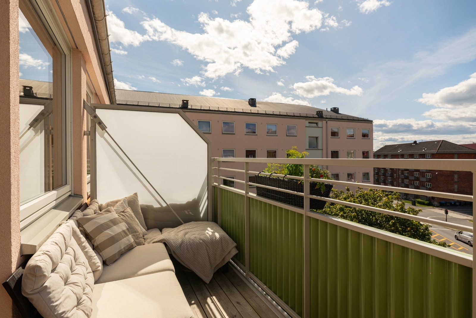Her får du en herlig balkong på 7,5 m² med svært gode solforhold fra rundt midt på dagen og langt ut i kvelden. Galleribilde