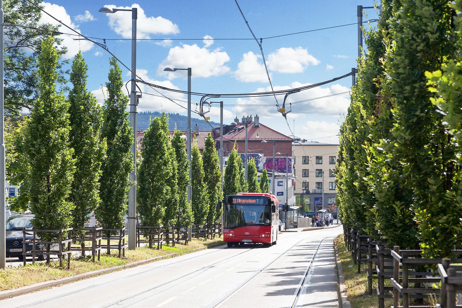 Fra Carl Berner har du svært gode kollektivforbindelser med T-bane, trikk og buss. Herfra kommer du deg enkelt og effektivt rundt i Oslo, enten turen går til sentrum, Grünerløkka, Oslo S eller videre ut i byen. En perfekt beliggenhet for deg som ønsker å Galleribilde