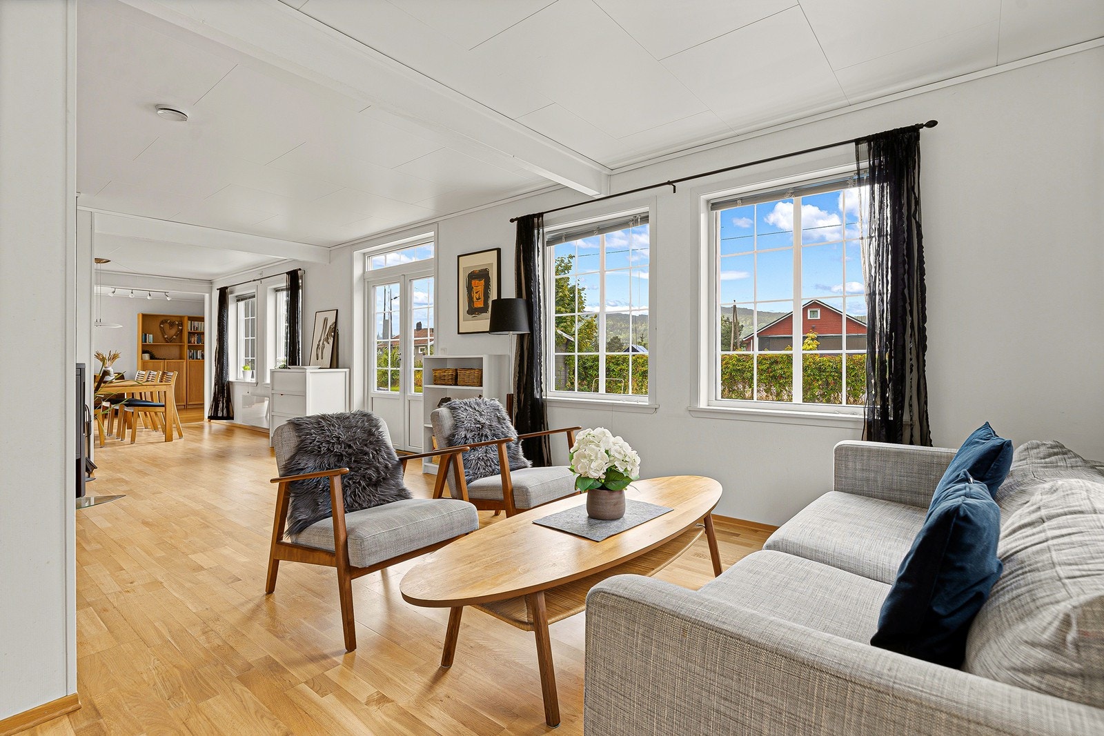 En fin beliggenhet for deg som ønsker en trygg og familievennlig hverdag på Nodeland, med både sentrum og naturen like i nærheten Galleribilde