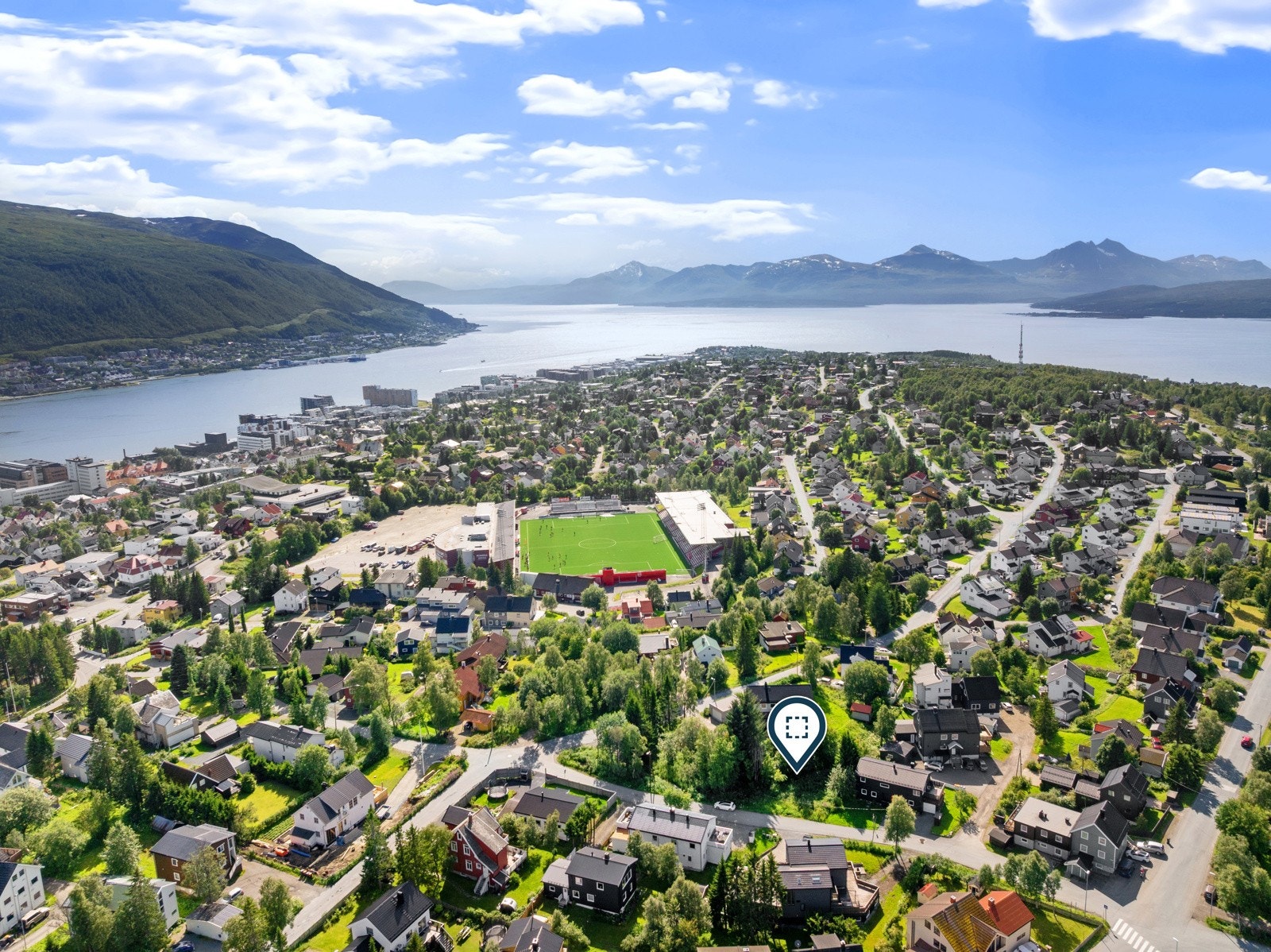 Beliggende like ved Prestvannet og lysløypa samtiditig som du har gangavstand til sentrum.
