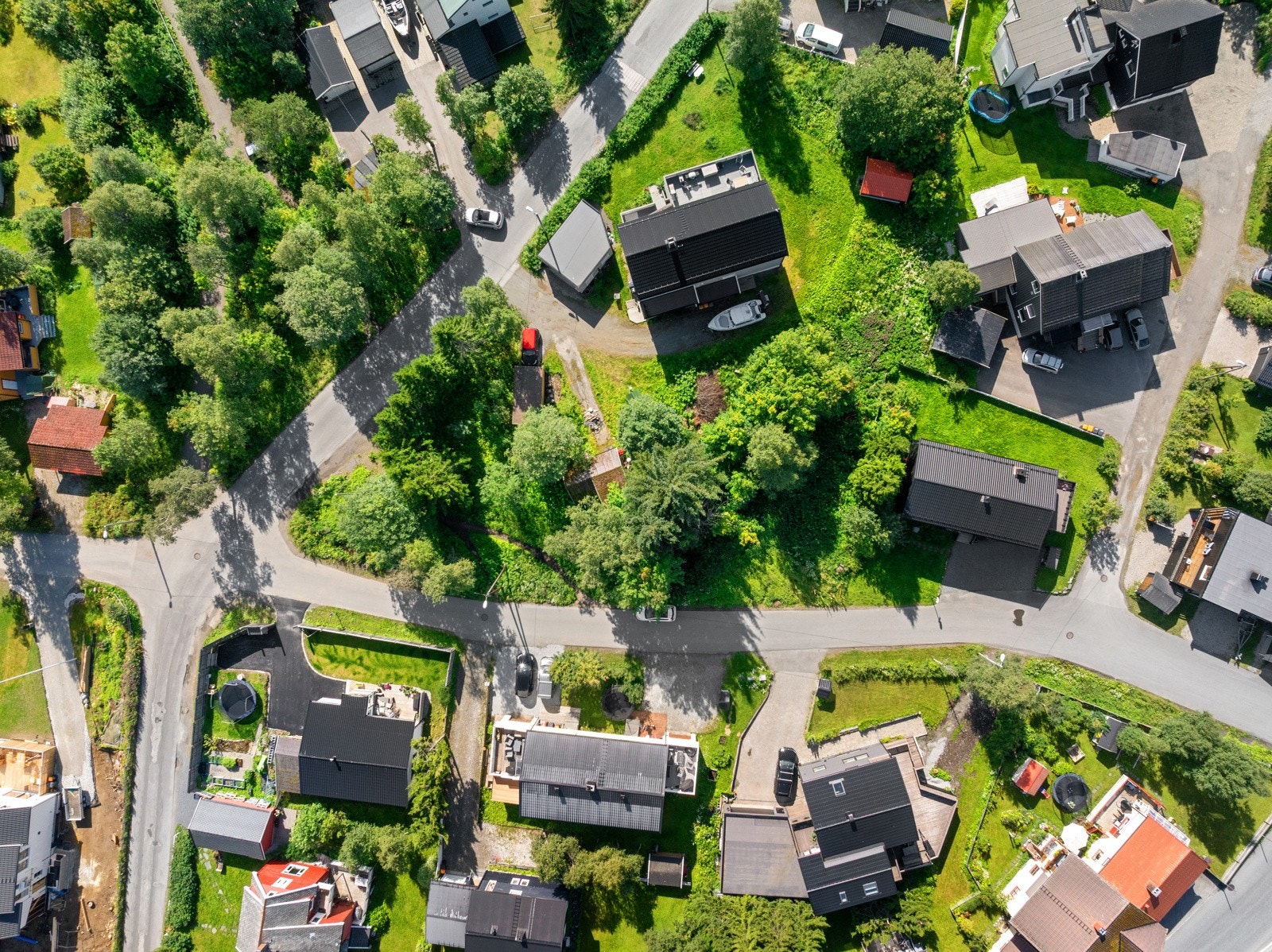 Tomta er regulert til boligformål.
