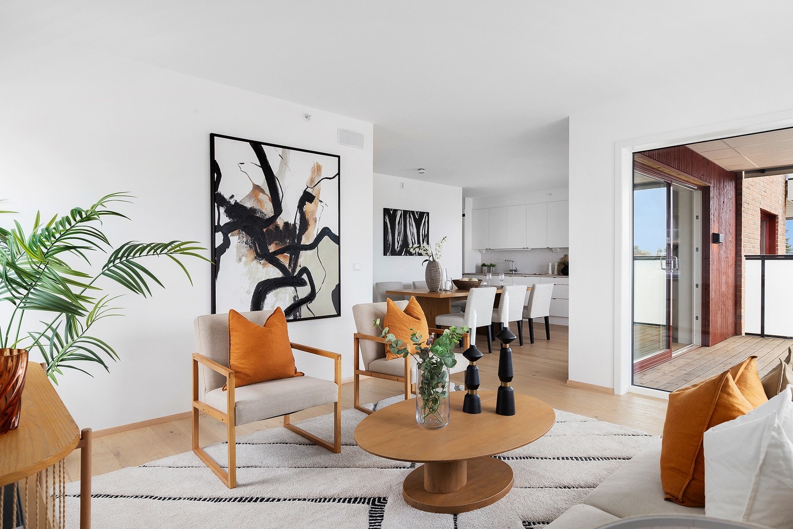 Leiligheten har en god planløsning bestående av entré, 3 soverom, 2 bad/wc og åpen stue/kjøkkenløsning. Galleribilde