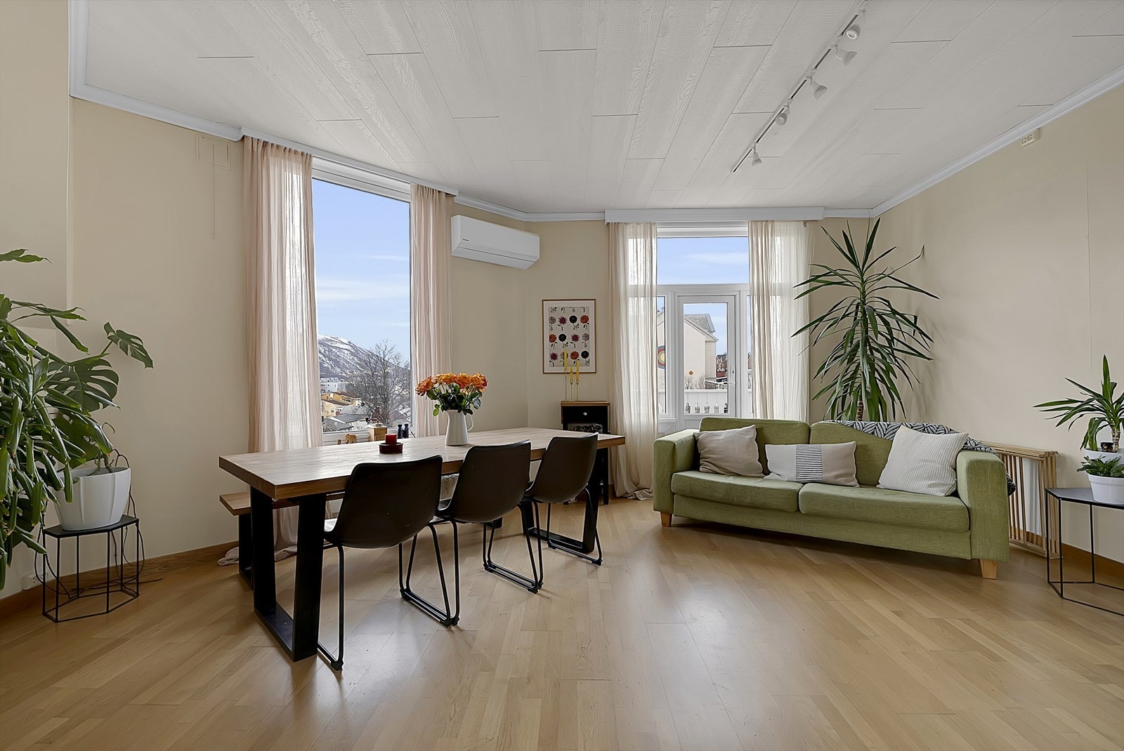 God plass til spisegruppe Galleribilde